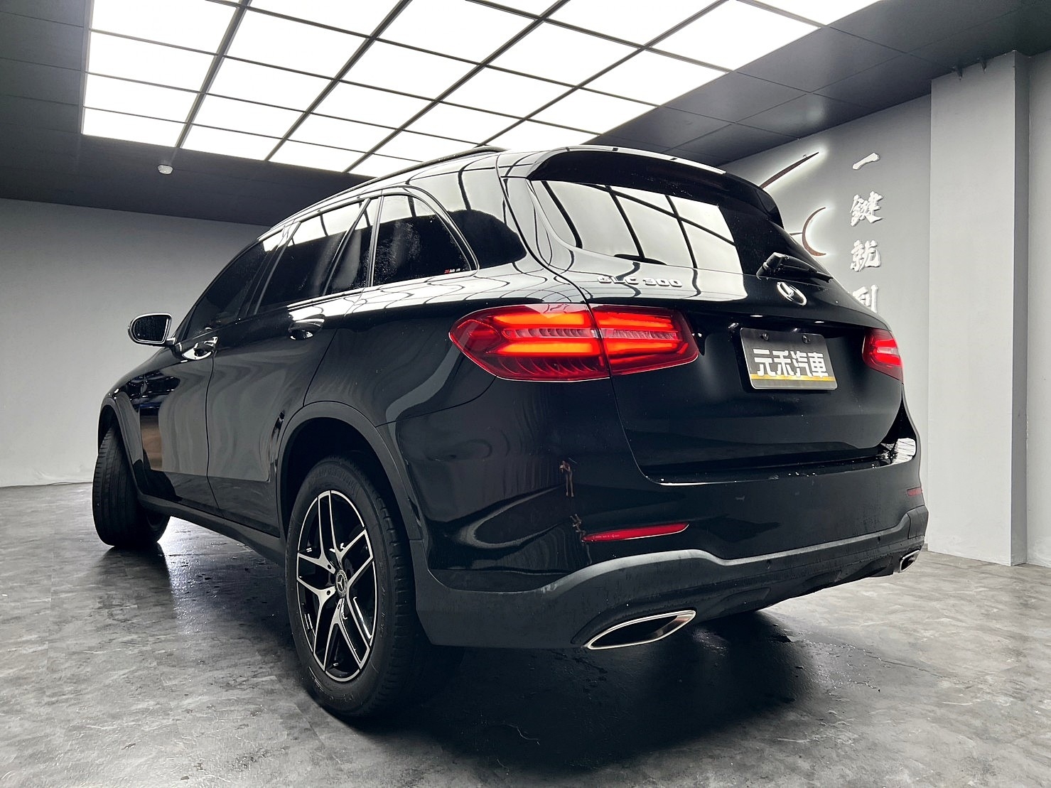🔥2018 X253 BENZ GLC300 AMG 夜色套件 黑岑木 柏林之音 🔥(251)【 阿龍中古車 0968-691-205】元禾國際 新北最大車庫 實車實價 認證車  第3張相片