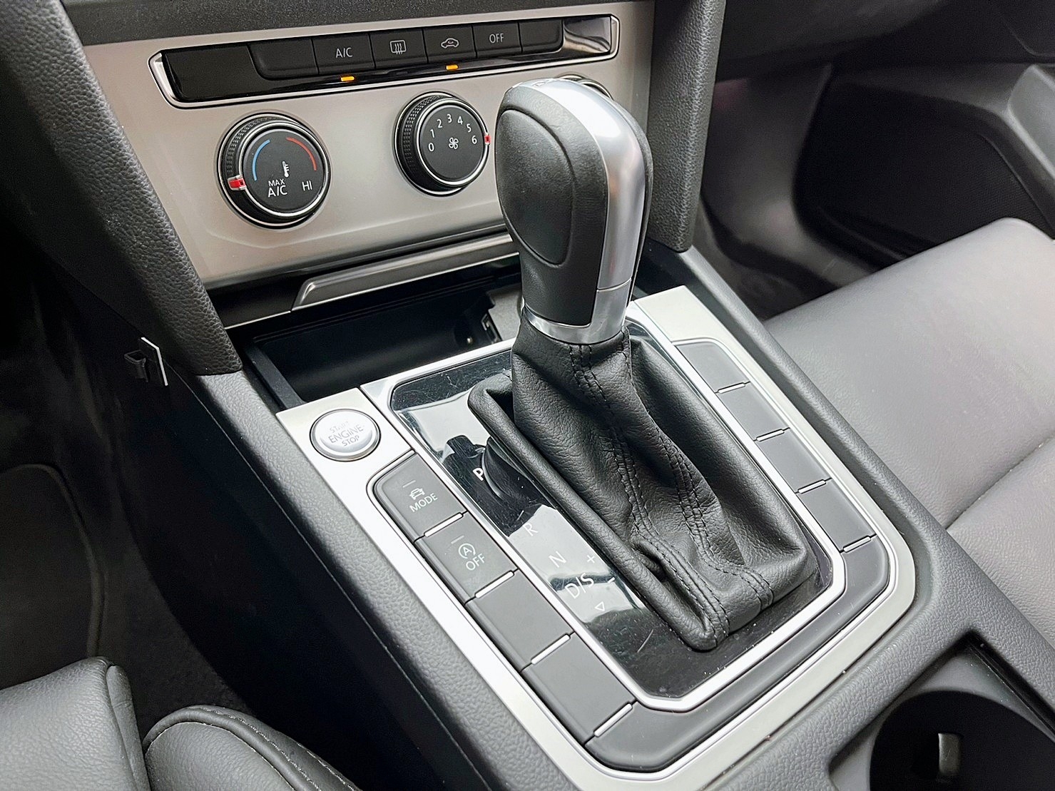 經濟實惠房車 🔥2015 福斯 帕薩特 Passat Sedan 280 TSI BMT CL 🔥(136)【 阿龍中古車 0968-691-205】元禾國際 新北最大車庫 實車實價 認證車  第5張相片
