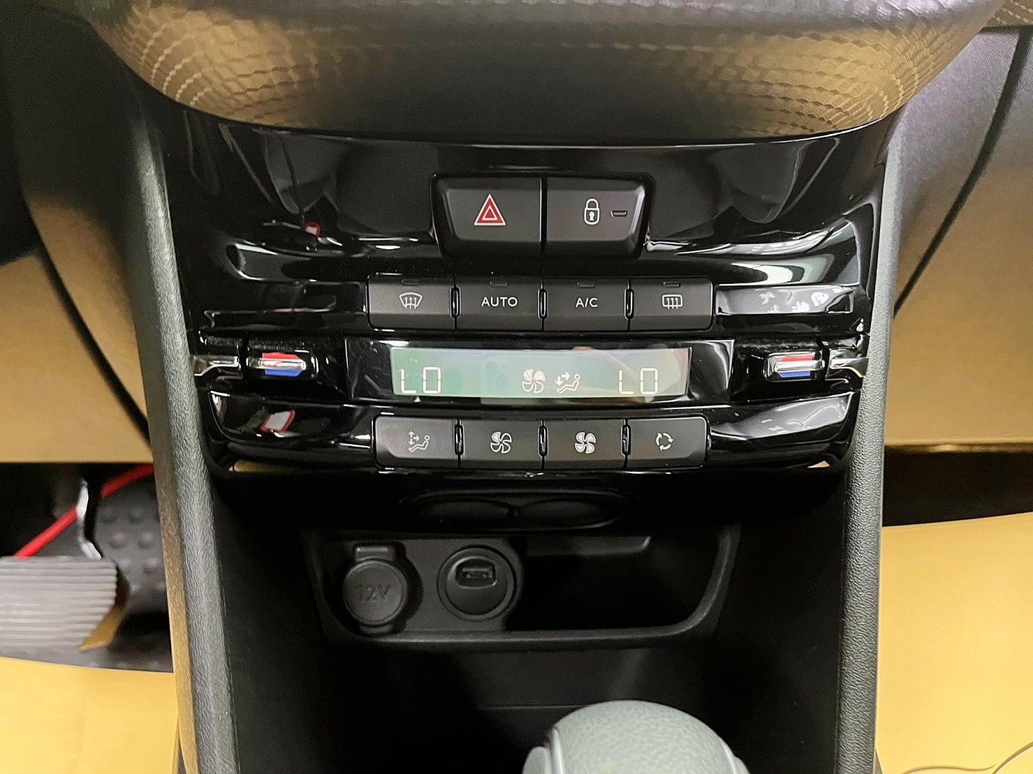🔥2016 Peugeot 寶獅 208 PureTech Allure AT 超省油 掀背 🔥(187)【 阿龍中古車 0968-691-205】元禾國際 新北最大車庫 實車實價 認證車  第5張相片