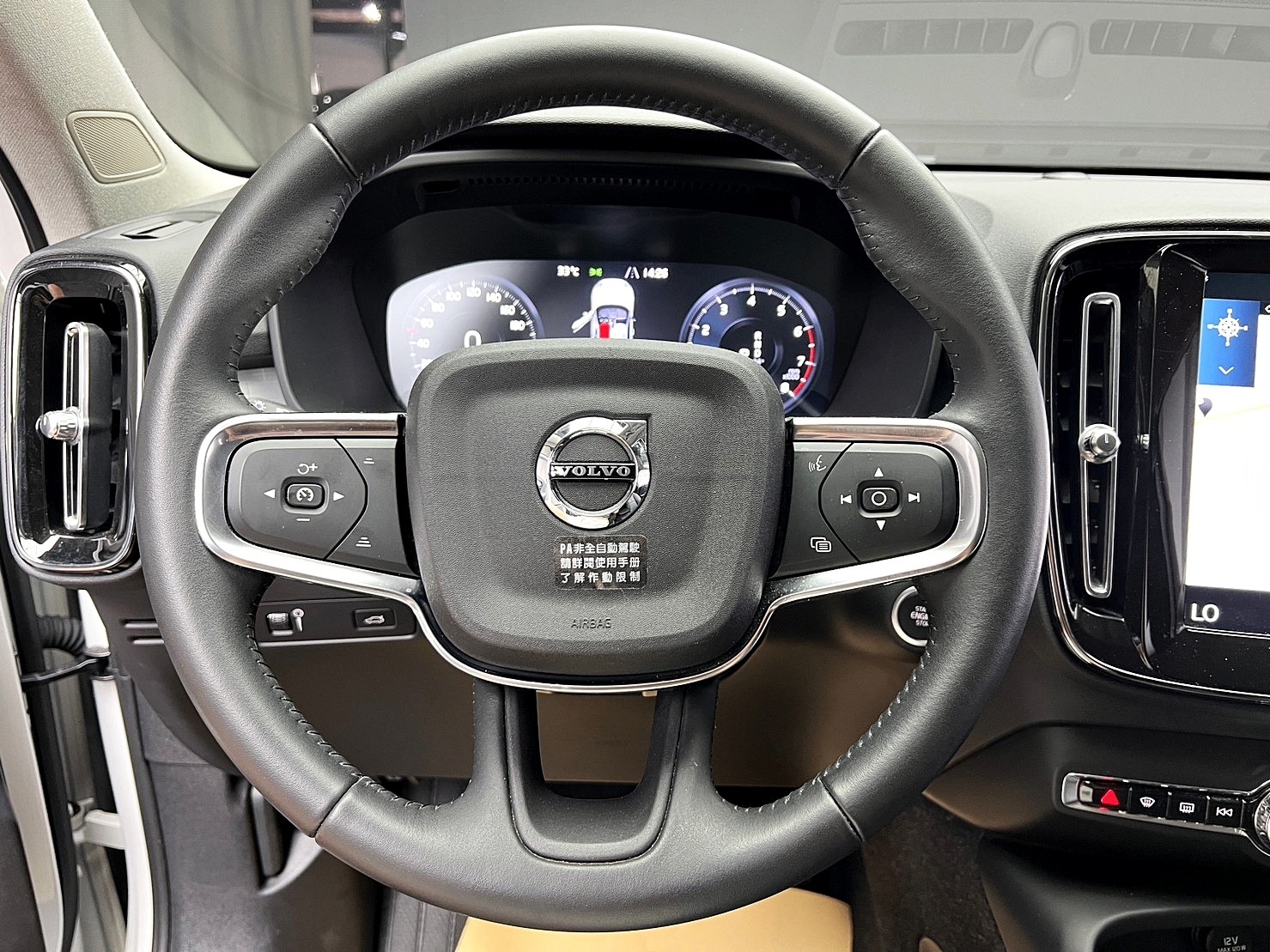 🔥2021式 Volvo XC40 T3 Momentum ACC跟車 環景 腳踢尾門 低里程 🔥(200)【 阿龍中古車 0968-691-205】元禾國際 新北最大車庫 實車實價 認證車  第4張相片