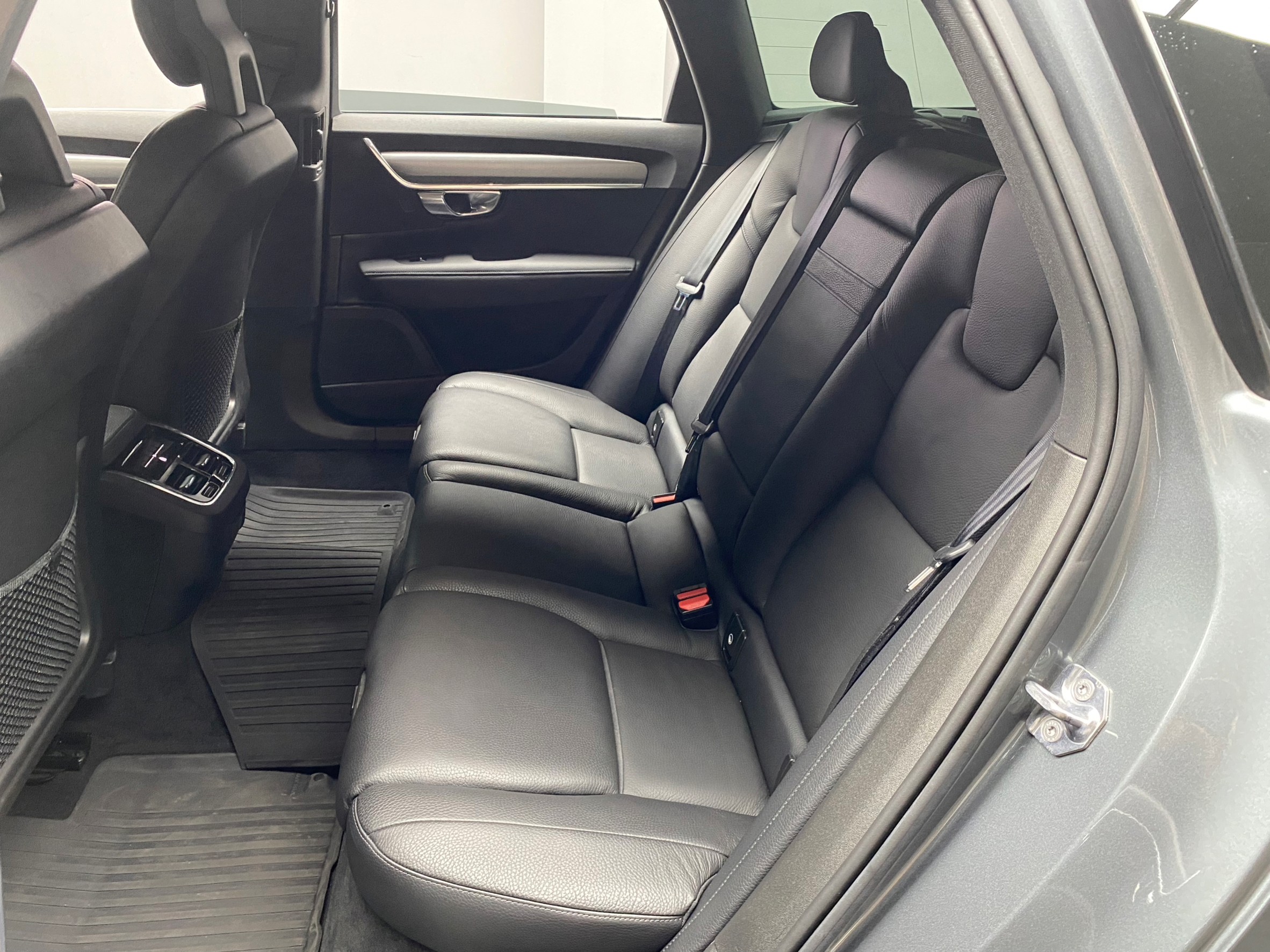 🔥2018 Volvo V90 D4 Momentum 柴油 旅行車 ACC跟車 自動停車 電尾門 低里程 🔥(228)【 阿龍中古車 0968-691-205】元禾國際 新北最大車庫 實車實價 認證車  第9張相片