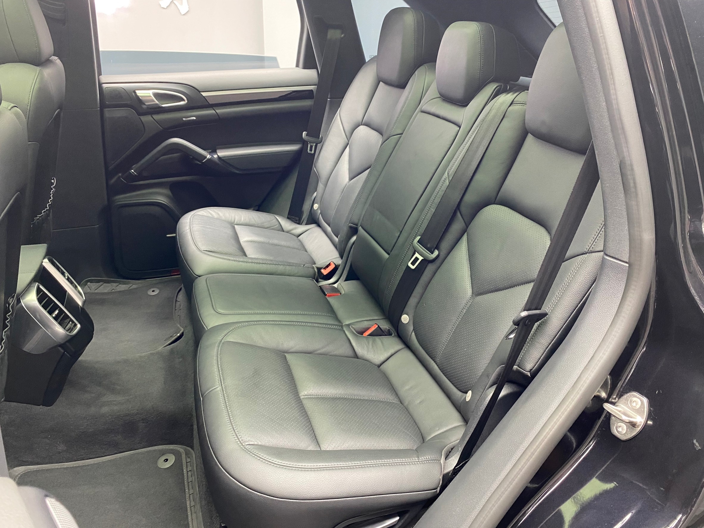 🔥2015 保時捷 凱燕 Porsche Cayenne Diesel 3.0d  二代小改款 柴油 低里程 🔥(244)【 阿龍中古車 0968-691-205】元禾國際 新北最大車庫 實車實價 認證車  第2張相片
