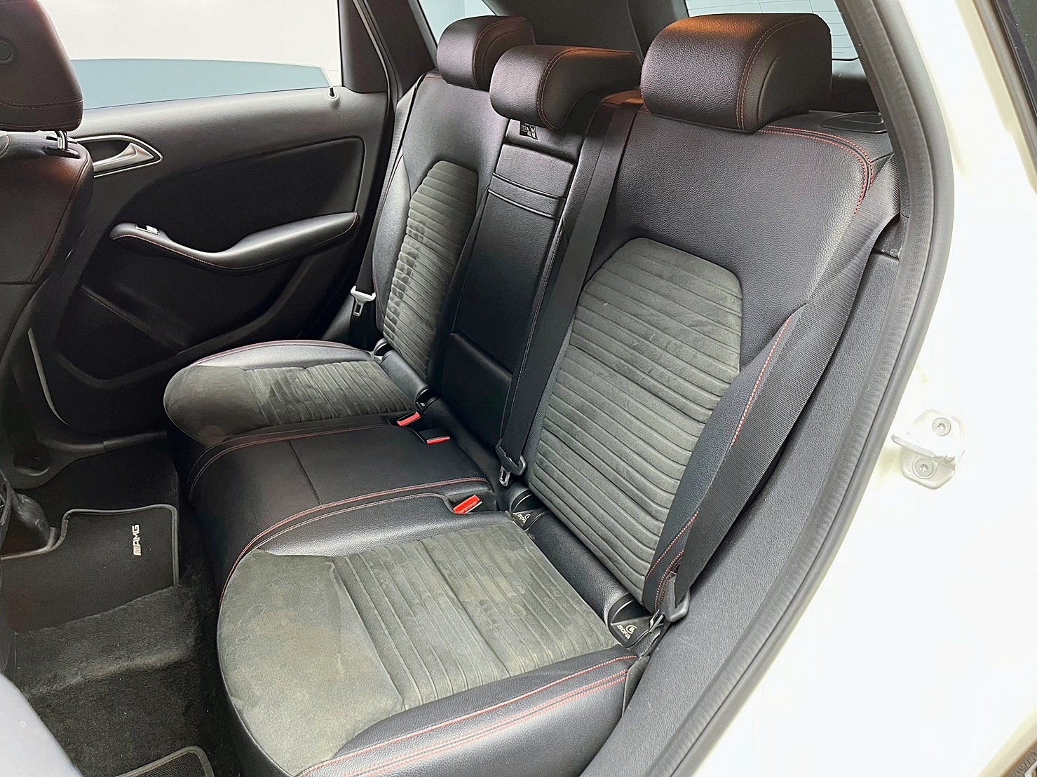🔥2017式 W246 B180 AMG 運動版 自動頭燈雨刷 黑頂棚 🔥(112)【 阿龍中古車 0968-691-205】元禾國際 新北最大車庫 實車實價 認證車  第2張相片