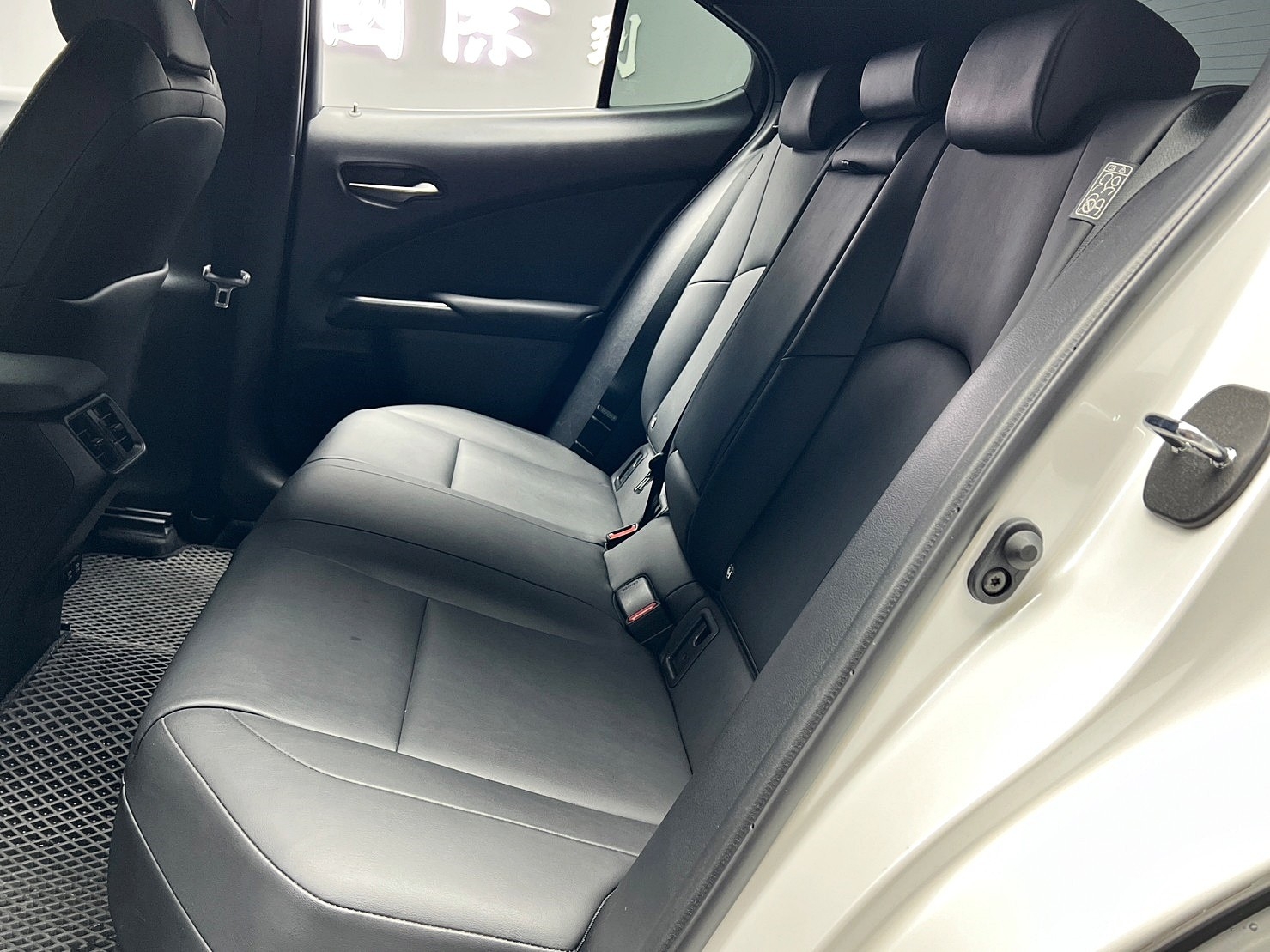 🔥2021式 Lexus UX200 菁英+ ACC跟車 鋁圈 盲點 掀背 🔥(134)【 阿龍中古車 0968-691-205】元禾國際 新北最大車庫 實車實價 認證車  第2張相片
