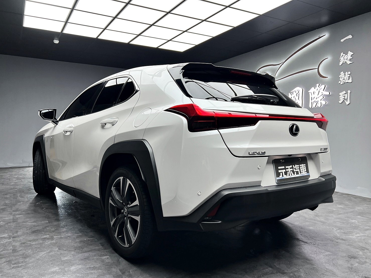 🔥2021式 Lexus UX200 菁英+ ACC跟車 鋁圈 盲點 掀背 🔥(134)【 阿龍中古車 0968-691-205】元禾國際 新北最大車庫 實車實價 認證車  第9張相片