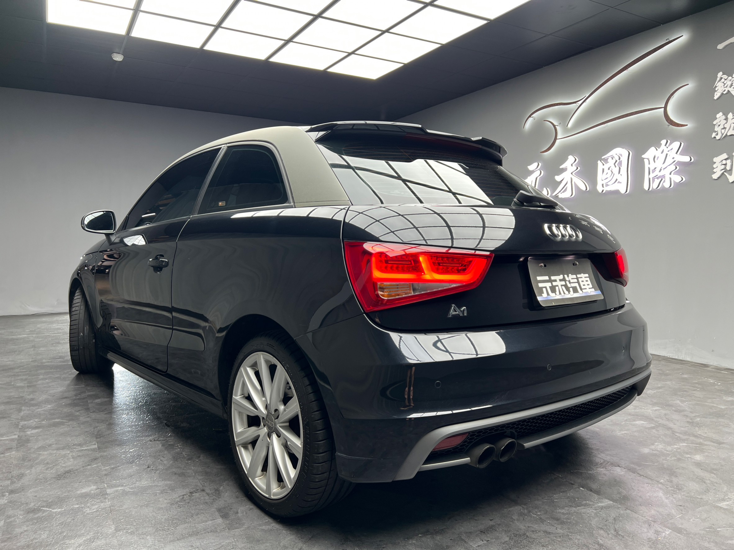 🔥2012 AUDI A1 Sport 3D 三門 小鋼砲 S-Line套件 Bose音響 🔥【 阿龍中古車 0968-691-205】元禾國際 新北最大車庫 實車實價 認證車  第5張相片