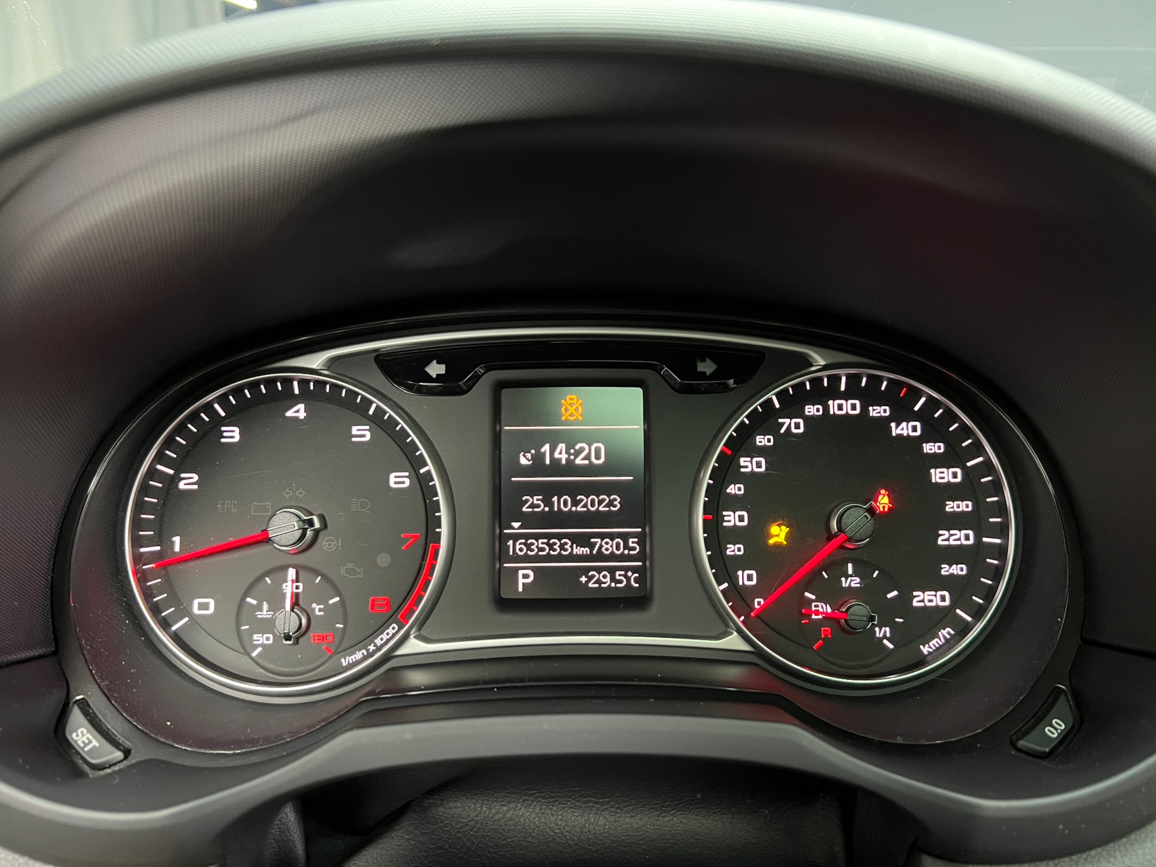 🔥2012 AUDI A1 Sport 3D 三門 小鋼砲 S-Line套件 Bose音響 🔥【 阿龍中古車 0968-691-205】元禾國際 新北最大車庫 實車實價 認證車  第6張相片