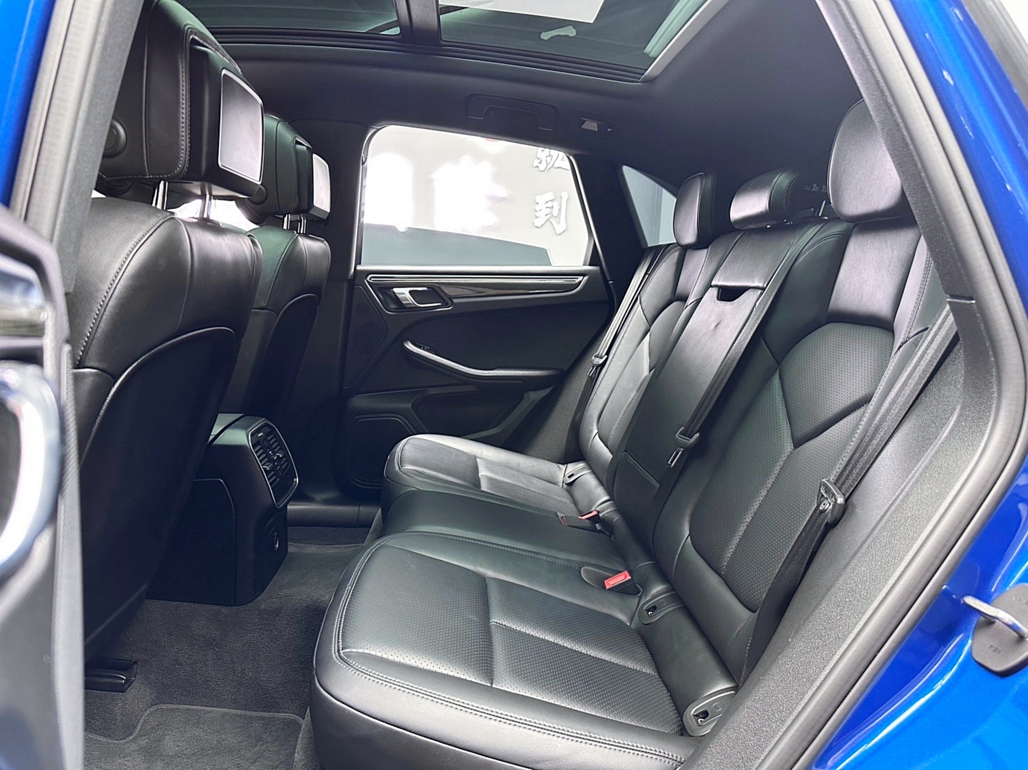 🔥2018式 保時捷 馬肯 Porsche Macan Lite Package 全車珍珠白貼膜 跑車計時套件 雙14項電動椅 🔥(163)【 阿龍中古車 0968-691-205】元禾國際 新北最大車庫 實車實價 認證車  第3張相片