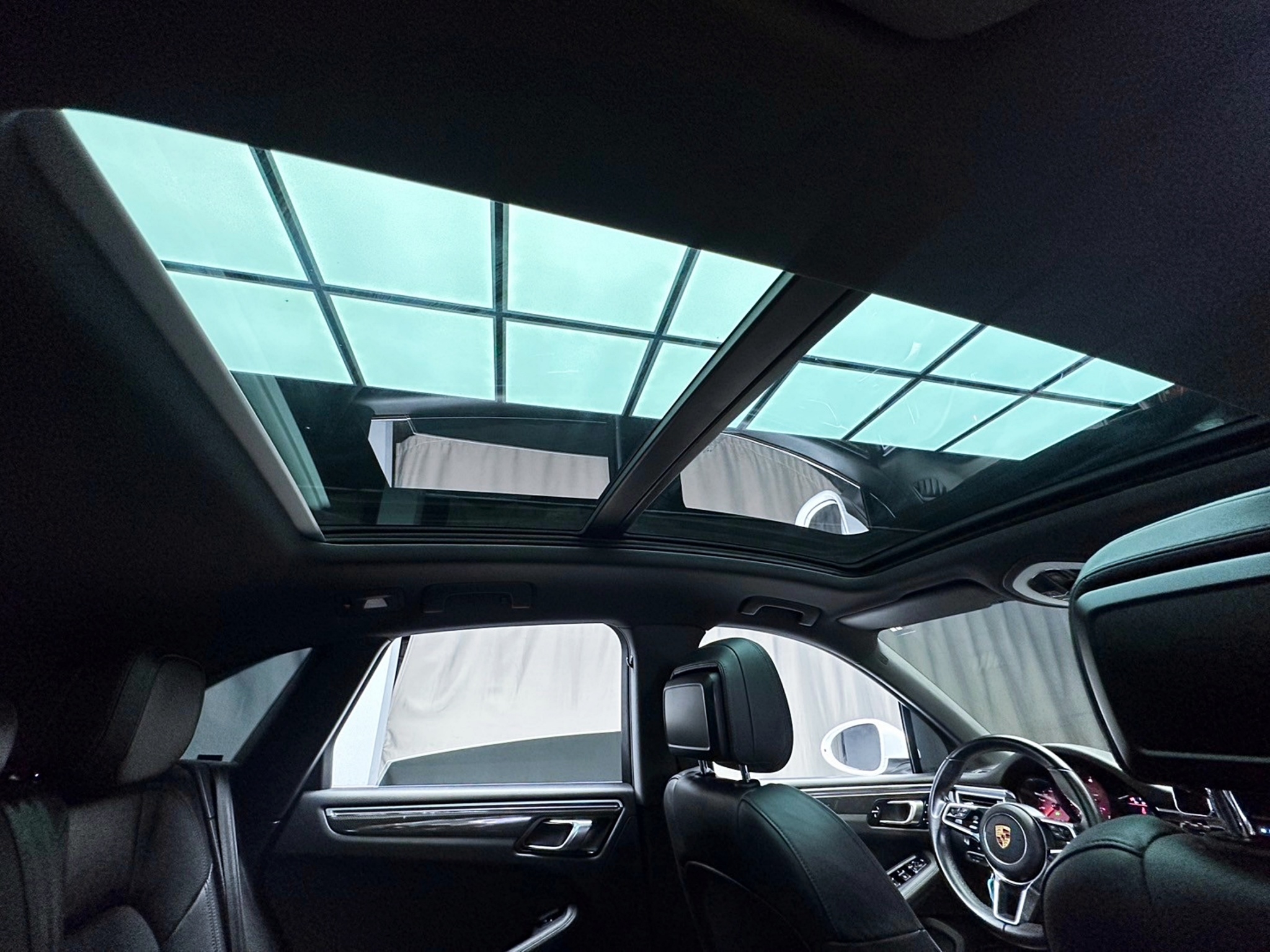 🔥2018式 保時捷 馬肯 Porsche Macan Lite Package 全車珍珠白貼膜 跑車計時套件 雙14項電動椅 🔥(163)【 阿龍中古車 0968-691-205】元禾國際 新北最大車庫 實車實價 認證車  第4張相片