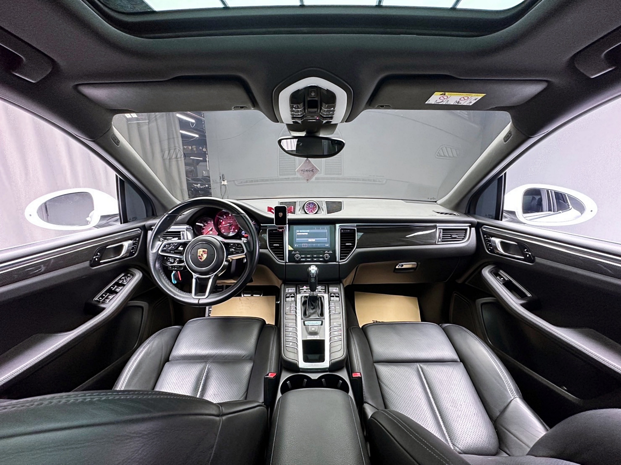 🔥2018式 保時捷 馬肯 Porsche Macan Lite Package 全車珍珠白貼膜 跑車計時套件 雙14項電動椅 🔥(163)【 阿龍中古車 0968-691-205】元禾國際 新北最大車庫 實車實價 認證車  第5張相片