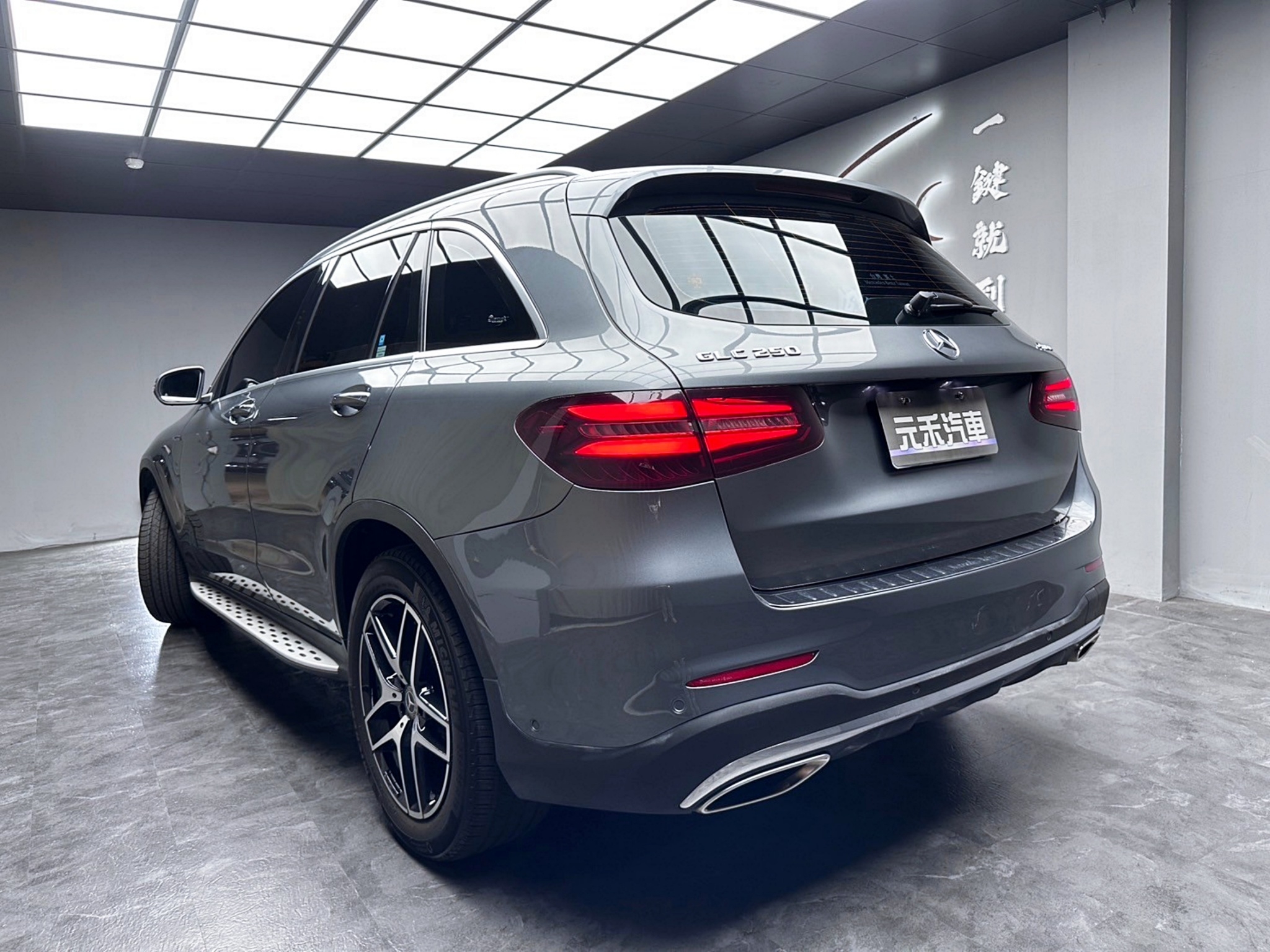 🔥2017 X253 Benz GLC250 4MATIC AMG Line 23P 香氛套件 環景 夜色鋁圈 ED1方向盤 🔥(132)【 阿龍中古車 0968-691-205】元禾國際 新北最大車庫 實車實價 認證車  第2張相片
