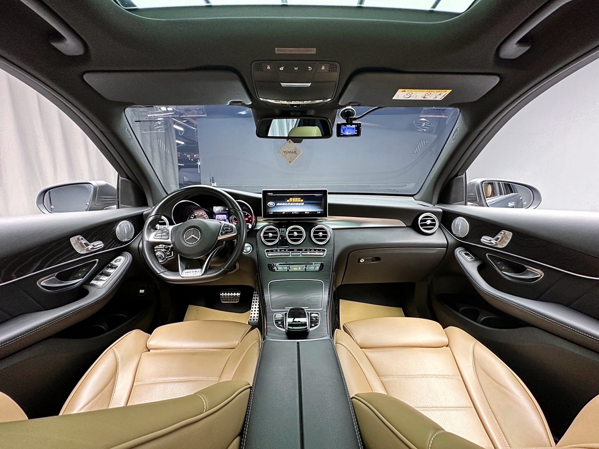 🔥2017 X253 Benz GLC250 4MATIC AMG Line 23P 香氛套件 環景 夜色鋁圈 ED1方向盤 🔥(132)【 阿龍中古車 0968-691-205】元禾國際 新北最大車庫 實車實價 認證車  第5張相片