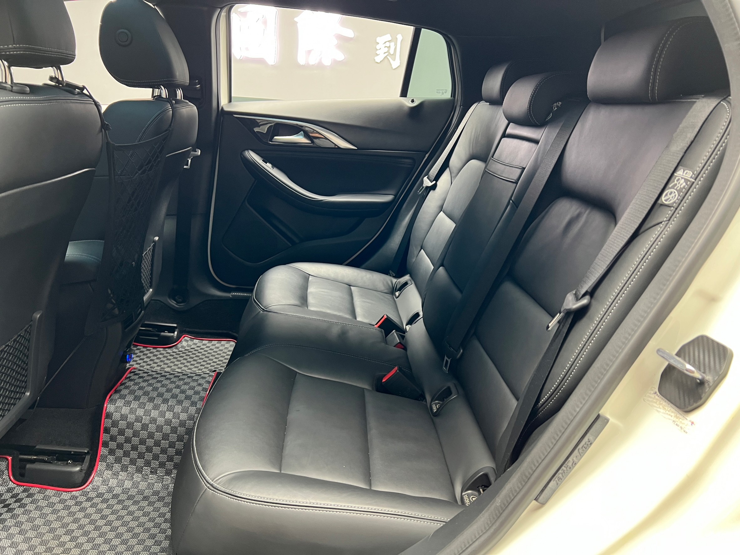 🔥2018 Infiniti Q30 ACC 跟車 環景 全景天窗 雙生車 🔥(131)【 阿龍中古車 0968-691-205】元禾國際 新北最大車庫 實車實價 認證車  第3張相片