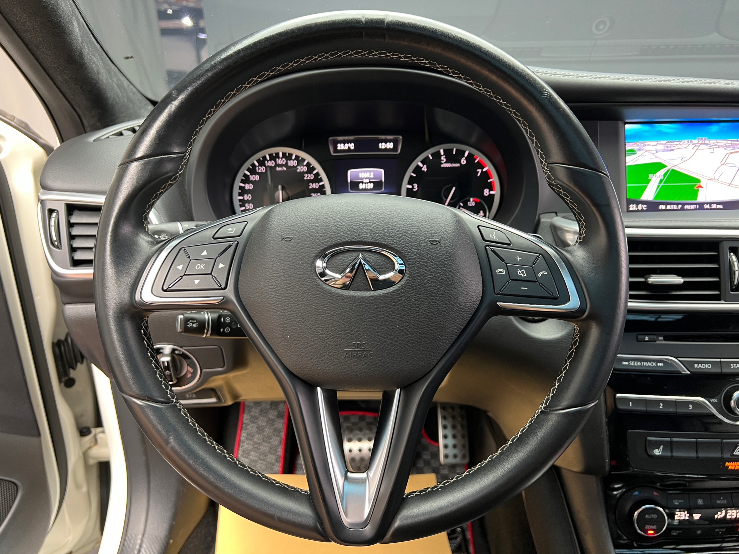 🔥2018 Infiniti Q30 ACC 跟車 環景 全景天窗 雙生車 🔥(131)【 阿龍中古車 0968-691-205】元禾國際 新北最大車庫 實車實價 認證車  第8張相片