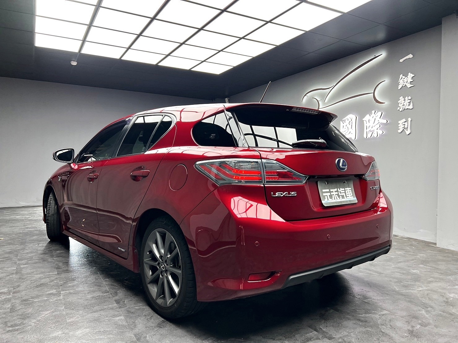 🔥2013 Lexus CT200h F Sport 頂級Navi版 油電 掀背 🔥(162)【 阿龍中古車 0968-691-205】元禾國際 新北最大車庫 實車實價 認證車  第2張相片