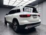 🔥2020 X247 Benz GLB250 4Matic 消光白貼膜 虛擬座艙 全景天窗 跟車 環景 氛圍燈 迎賓燈 直瀑式造型水箱 自動停車🔥(009【 阿龍中古車 0968-691-205】元禾國際 新北最大車庫 實車實價 認證車  第2張縮圖
