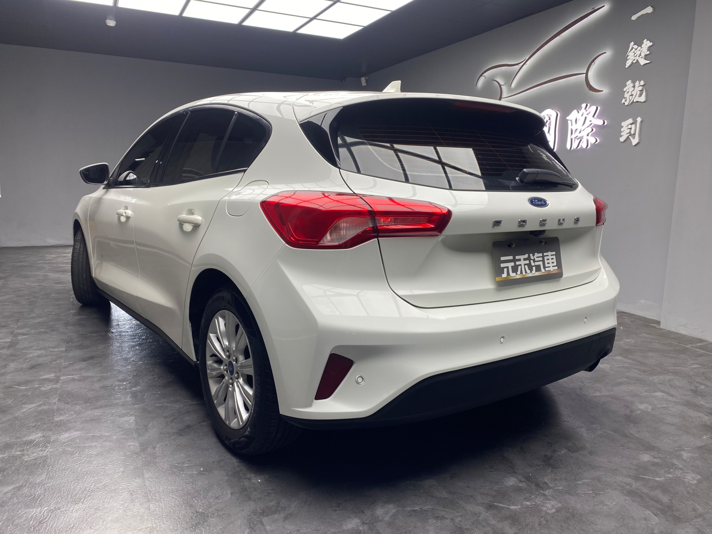 🔥2020 Ford Focus 5D Ti-VCT 成真版 CarPlay 盲點偵測 國產 高CP值 掀背 🔥(001)【 阿龍中古車 0968-691-205】元禾國際 新北最大車庫 實車實價 認證車  第2張相片