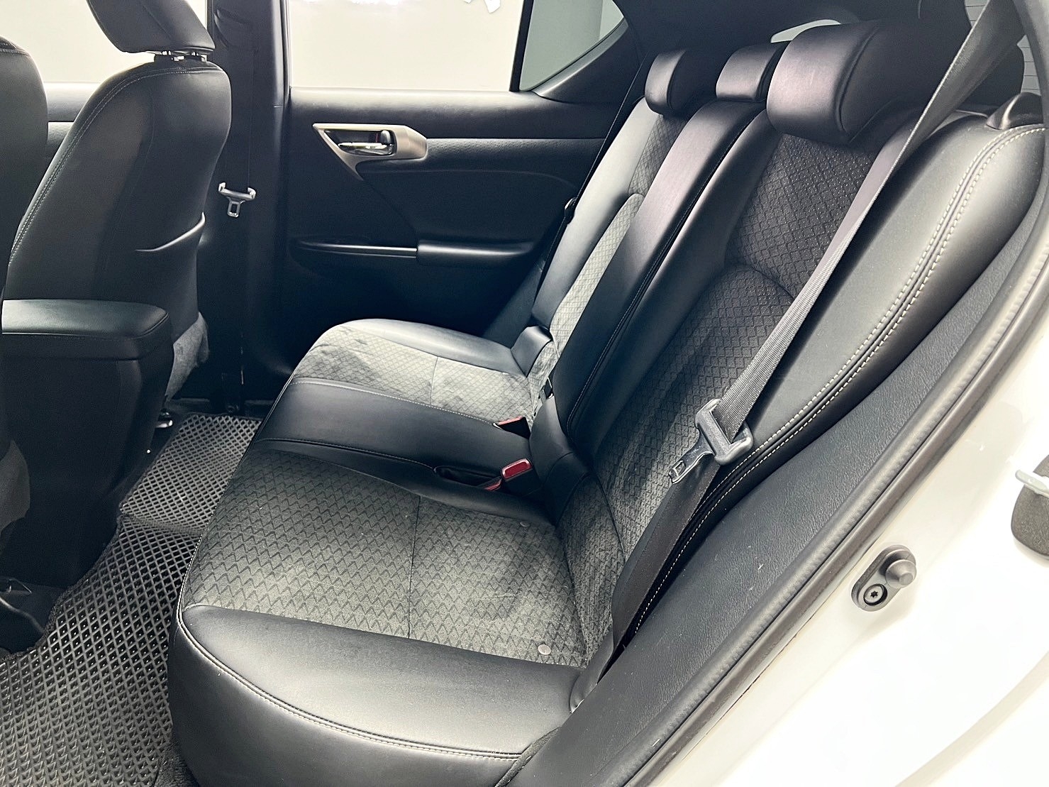 🔥2016 Lexus CT200h F-Sport 菁英版 油電 掀背 升級 安卓機 🔥(050)【 阿龍中古車 0968-691-205】元禾國際 新北最大車庫 實車實價 認證車  第2張相片