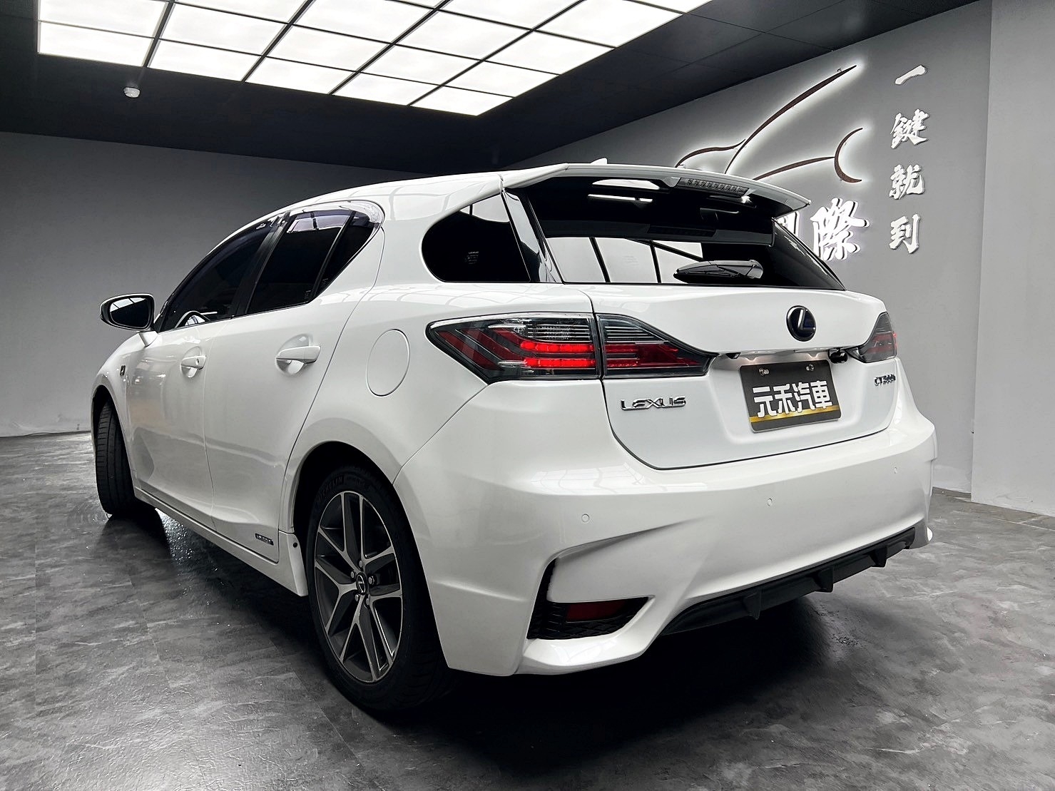 🔥2016 Lexus CT200h F-Sport 菁英版 油電 掀背 升級 安卓機 🔥(050)【 阿龍中古車 0968-691-205】元禾國際 新北最大車庫 實車實價 認證車  第5張相片