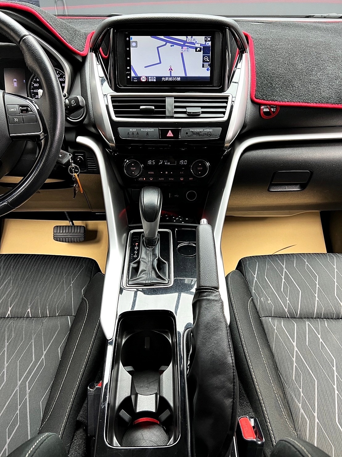 🔥2018 日蝕 Mitsubishi Eclipse Cross 傳奇型 環景 安卓機 低里程 🔥(110)【 阿龍中古車 0968-691-205】元禾國際 新北最大車庫 實車實價 認證車  第4張相片