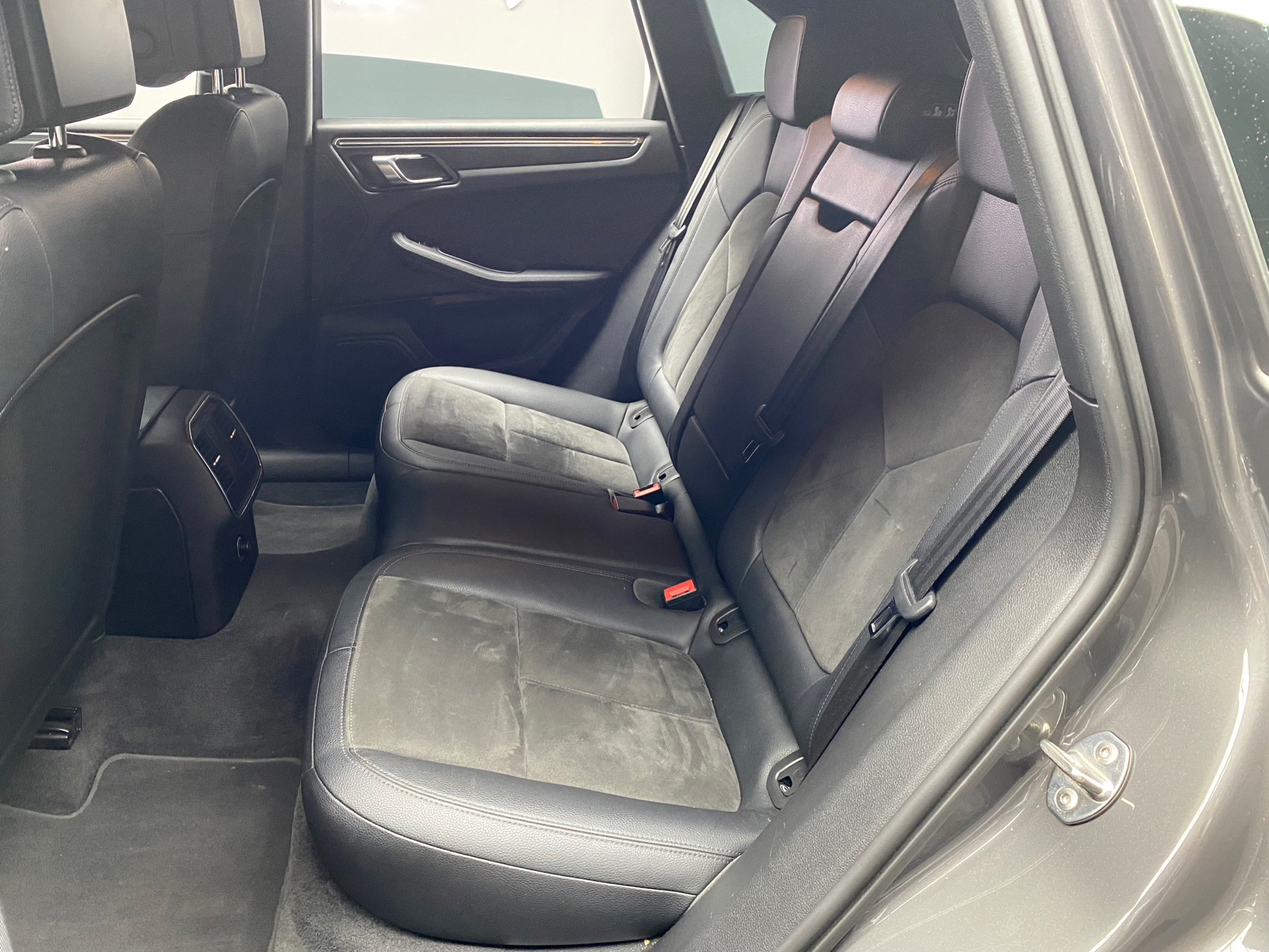 🔥2015 保時捷 馬肯 Porsche Macan 2.0 四輪驅動 安卓機 🔥(246)【 阿龍中古車 0968-691-205】元禾國際 新北最大車庫 實車實價 認證中古車  第2張相片