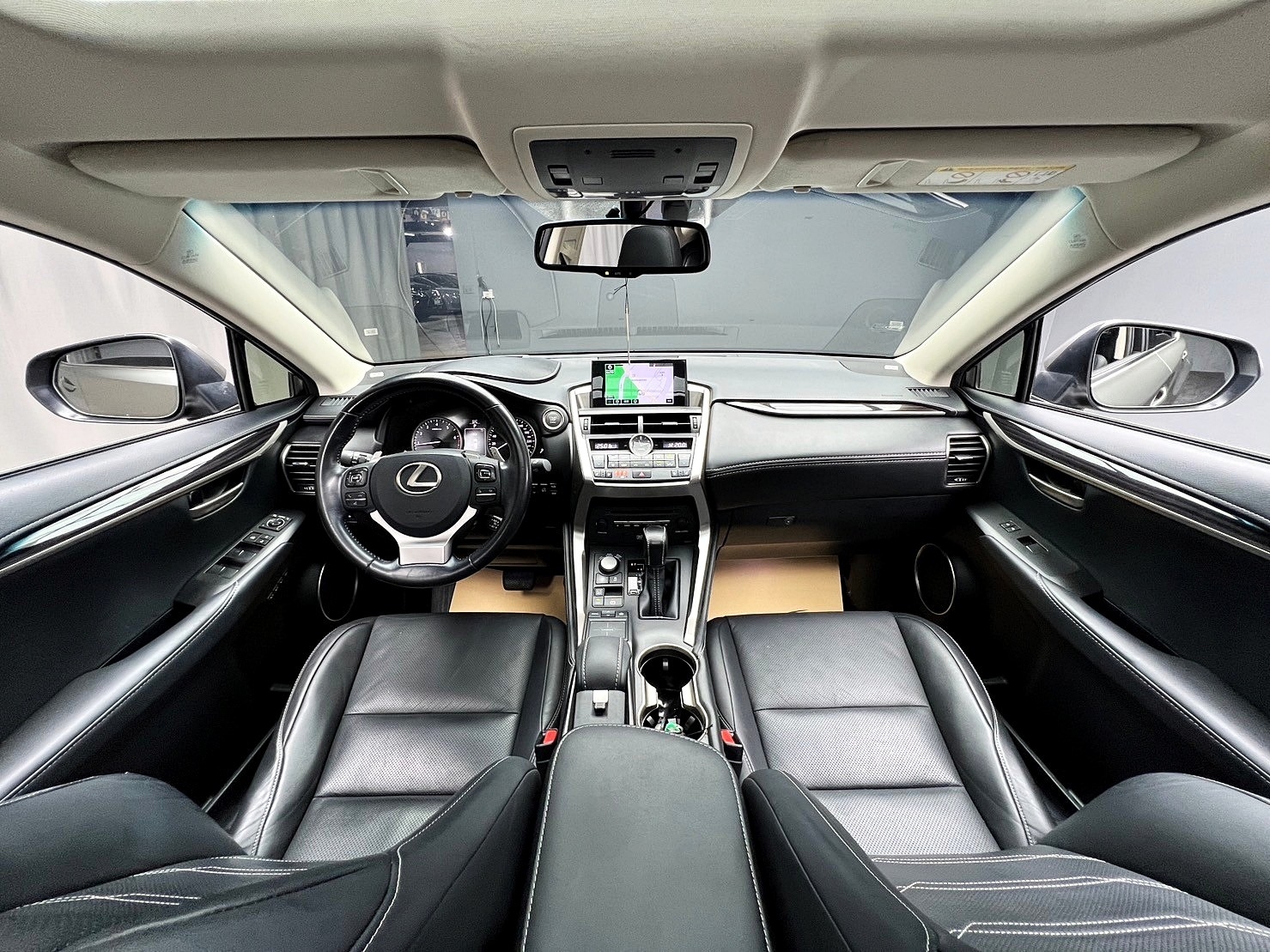 2017式 Lexus NX200t 旗艦版 環景 電冷熱椅 ML音響 ❗️(134)【 阿龍中古車 0968-691-205】元禾國際 新北最大車庫 實車實價 認證車  第4張相片