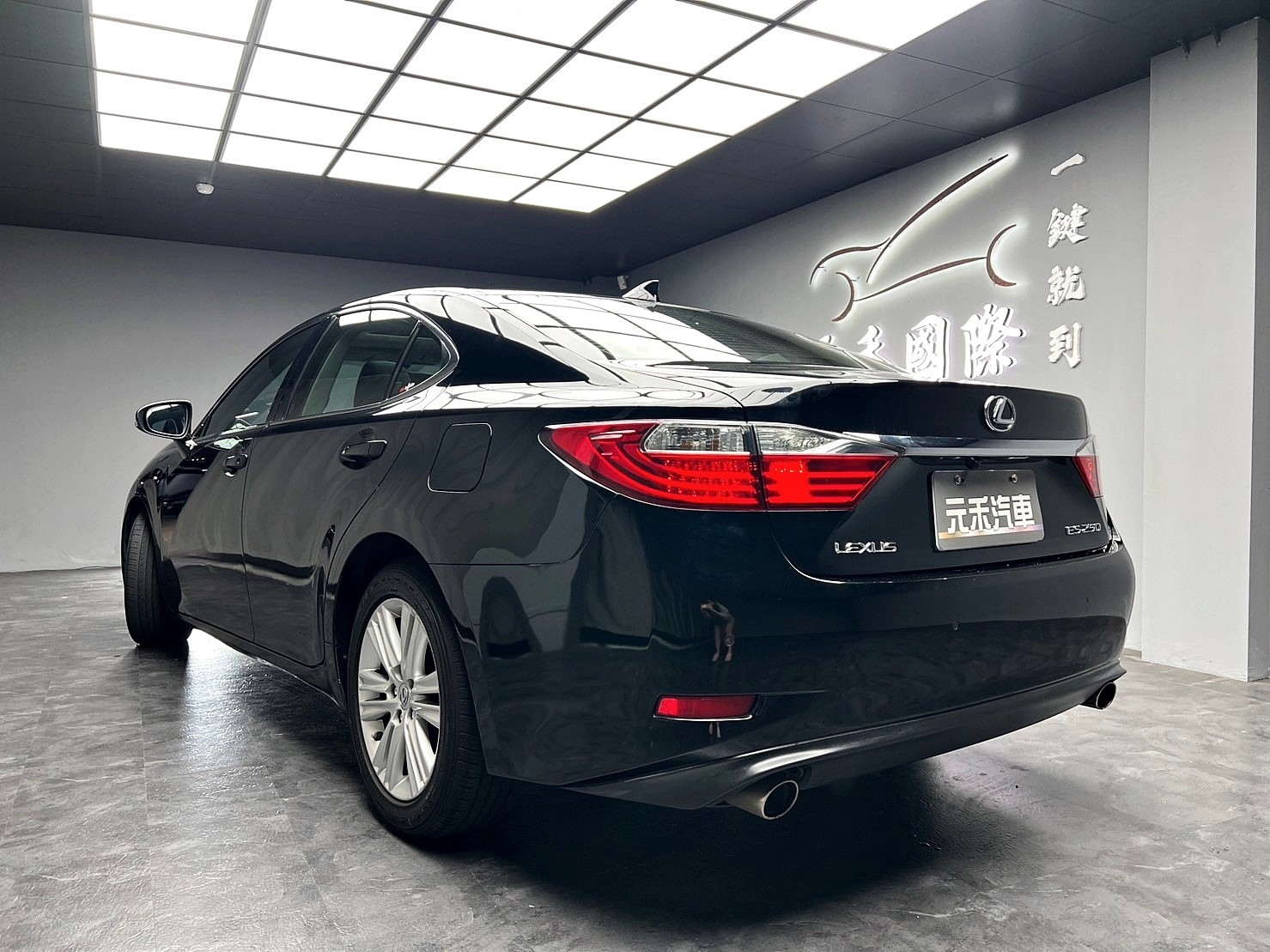 2015 Lexus ES250 2.5 豪華版 天窗 雙前電動椅 ❗️(184)【 阿龍中古車 0968-691-205】元禾國際 新北最大車庫 實車實價 認證車  第2張相片