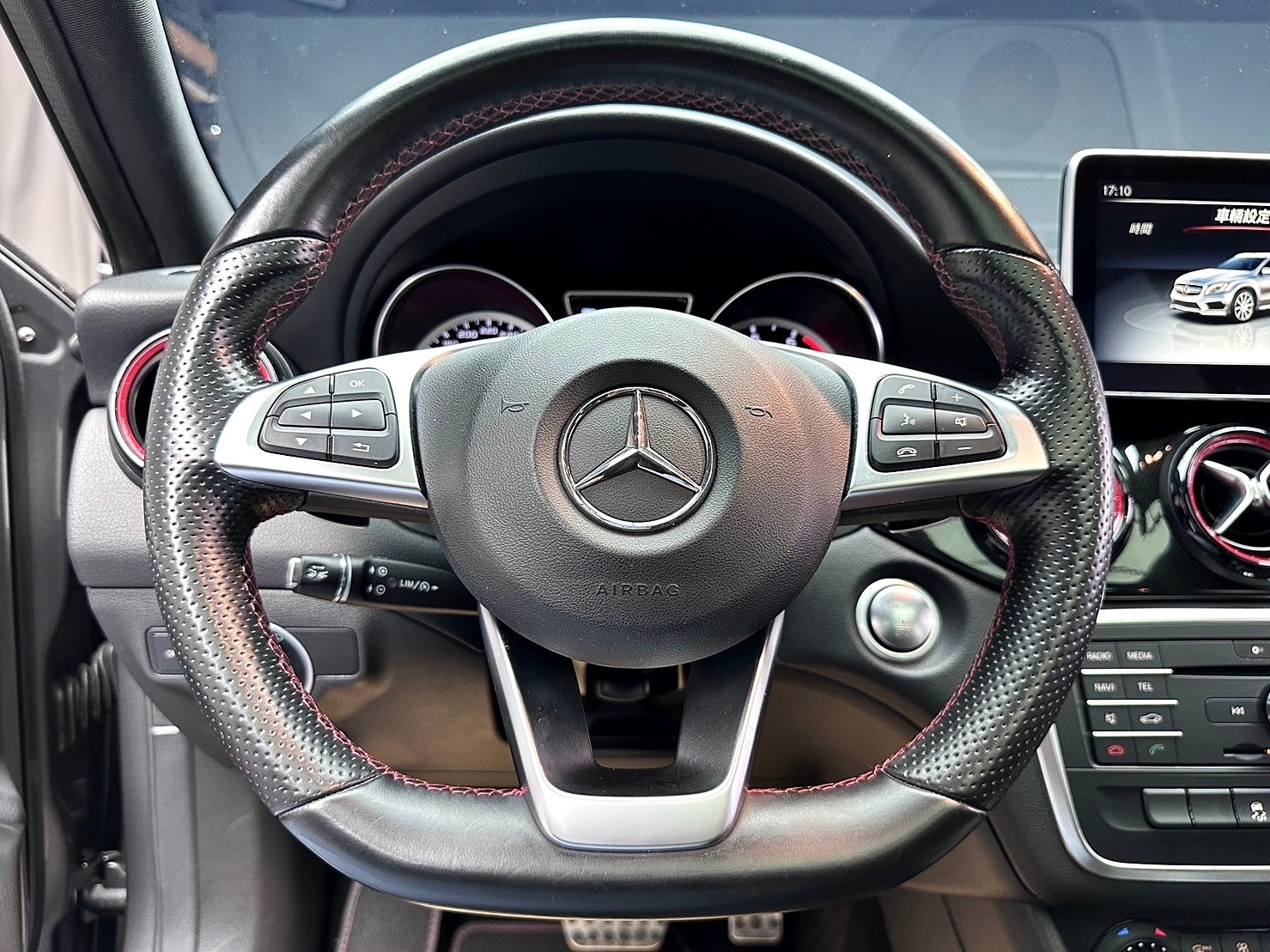 2016 GLA45 AMG 4MATIC 23P 尾翼 鋁圈 平把方向盤 HK音響 ❗️(169)【 阿龍中古車 0968-691-205】元禾國際 新北最大車庫 實車實價 認證車  第5張相片