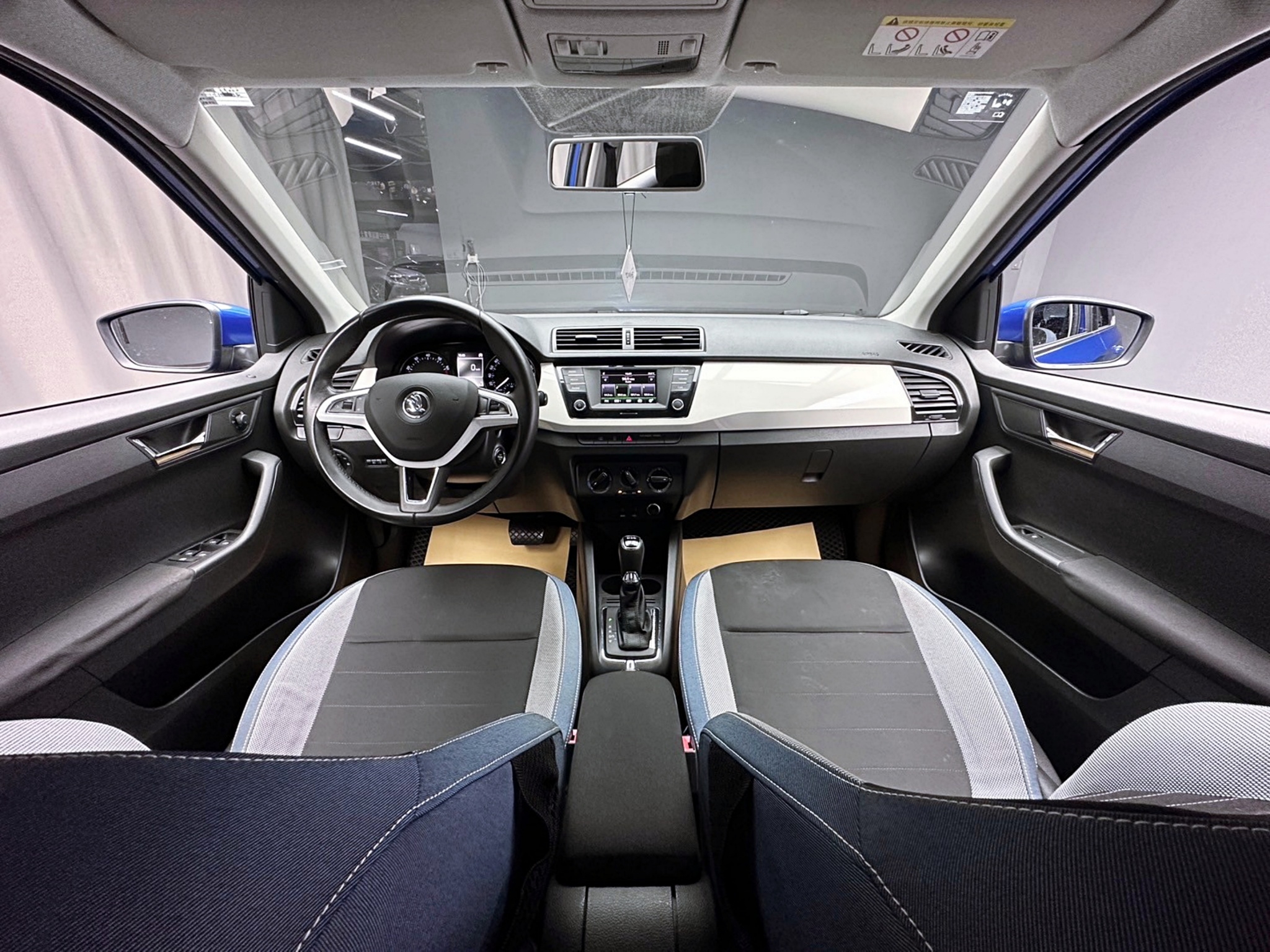 2015 Fabia (NEW) Style 超值5門經濟小掀背 ❗️(057)【 阿龍中古車 0968-691-205】元禾國際 新北最大車庫 實車實價 認證車  第3張相片