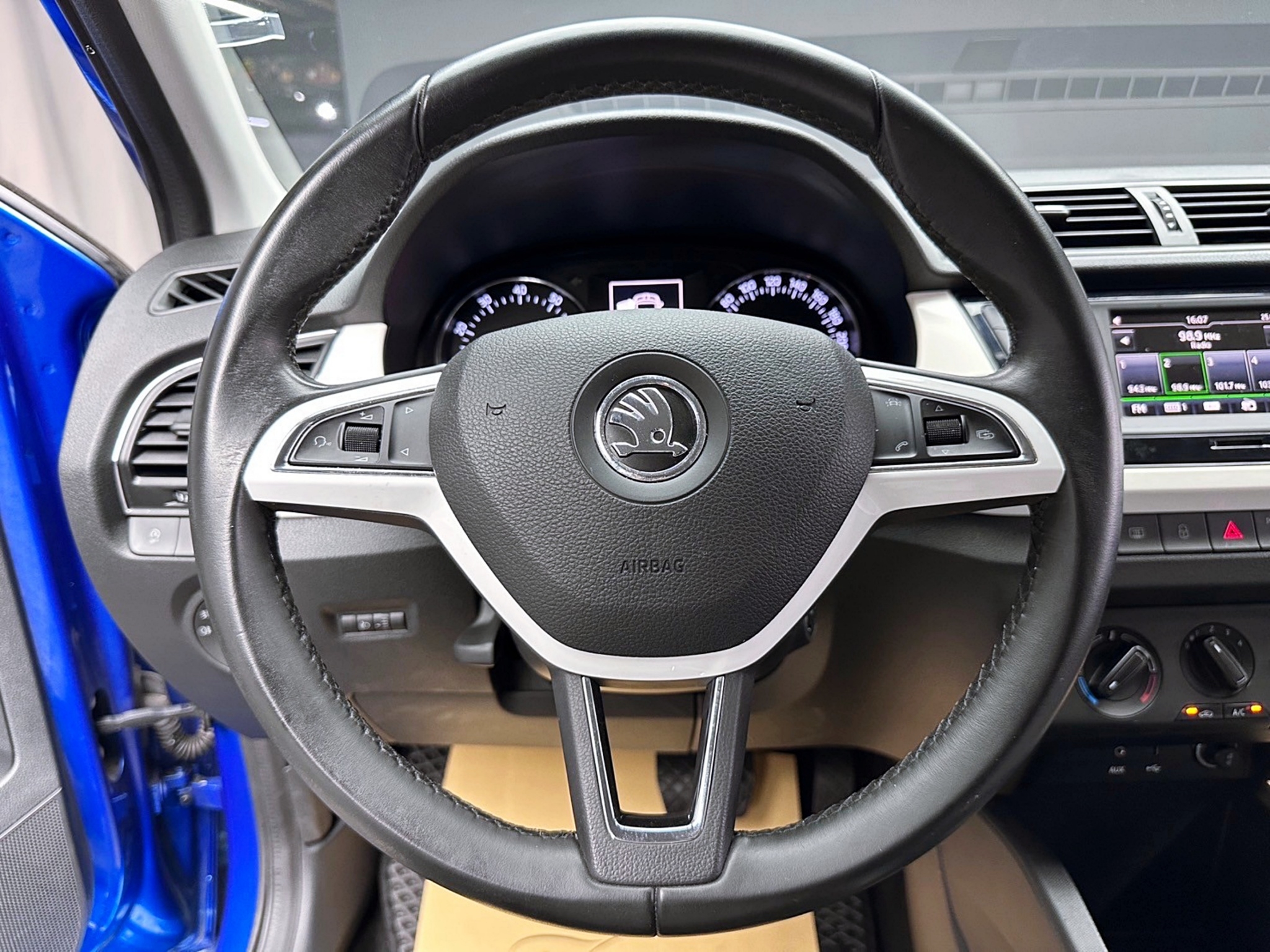 2015 Fabia (NEW) Style 超值5門經濟小掀背 ❗️(057)【 阿龍中古車 0968-691-205】元禾國際 新北最大車庫 實車實價 認證車  第5張相片