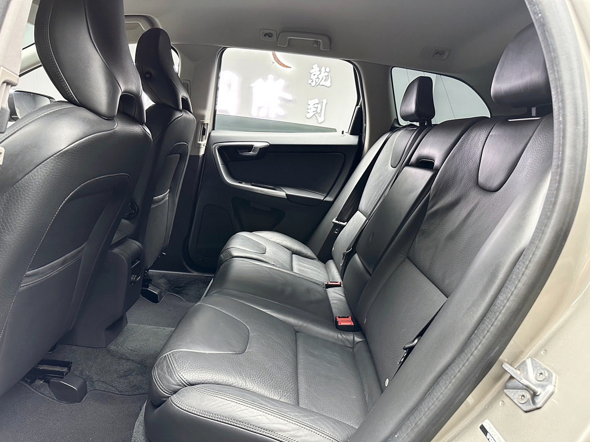 2013 XC60 T5 豪華版 電尾門 30萬超便宜入手❗️(239)【 阿龍中古車 0968-691-205】元禾國際 新北最大車庫 實車實價 認證車  第3張相片