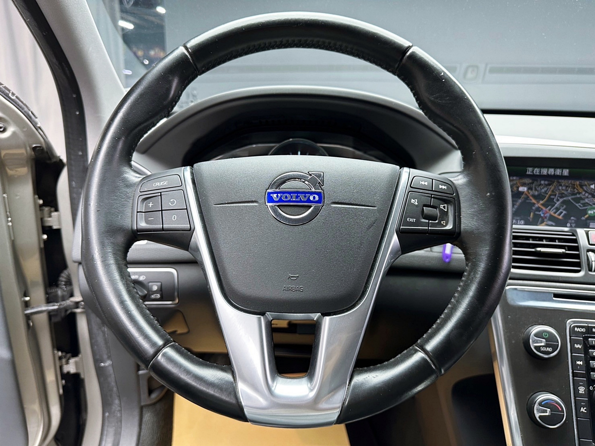 2013 XC60 T5 豪華版 電尾門 30萬超便宜入手❗️(239)【 阿龍中古車 0968-691-205】元禾國際 新北最大車庫 實車實價 認證車  第6張相片