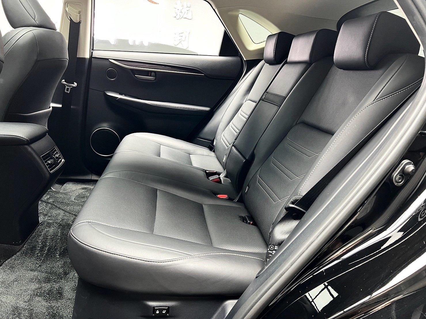 2015 NX200t 頂級版 冷熱椅 盲點 電尾門 高妥善率 ❗️(174)【 阿龍中古車 0968-691-205】元禾國際 新北最大車庫 實車實價 認證車  第2張相片