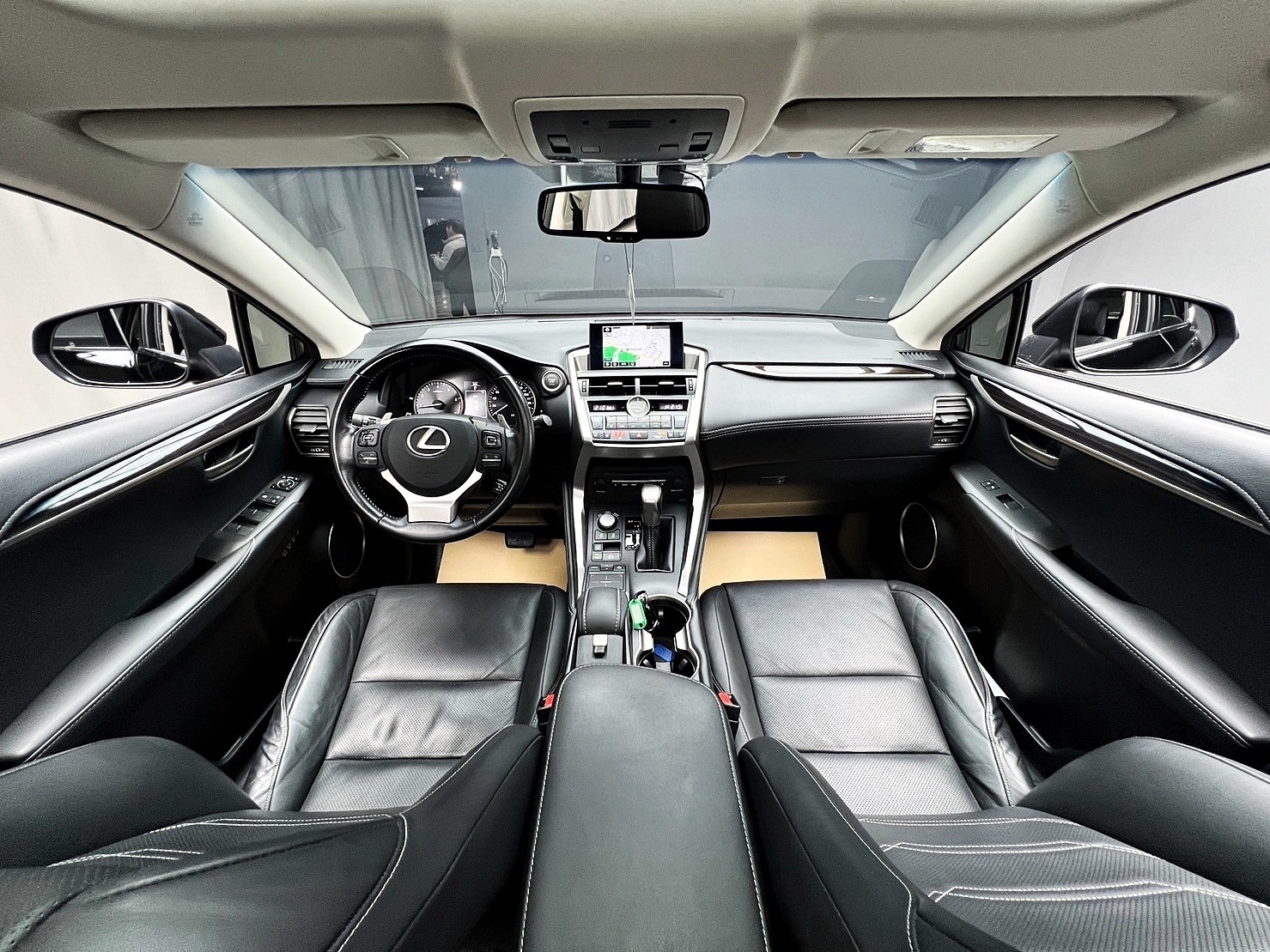 2015 NX200t 頂級版 冷熱椅 盲點 電尾門 高妥善率 ❗️(174)【 阿龍中古車 0968-691-205】元禾國際 新北最大車庫 實車實價 認證車  第3張相片