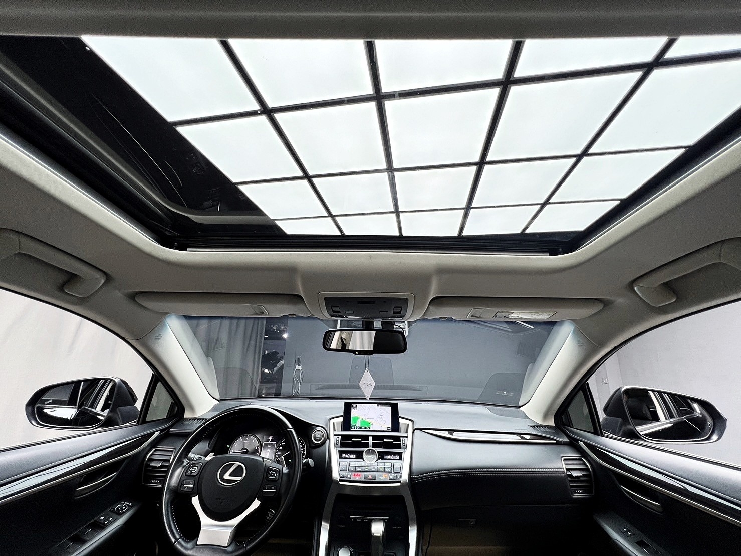 2015 NX200t 頂級版 冷熱椅 盲點 電尾門 高妥善率 ❗️(174)【 阿龍中古車 0968-691-205】元禾國際 新北最大車庫 實車實價 認證車  第4張相片