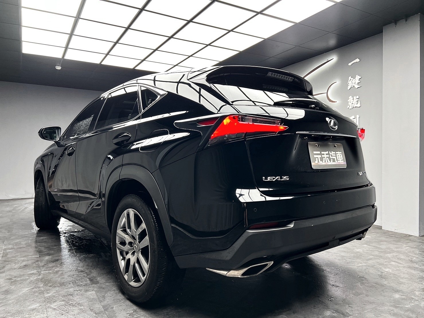 2015 NX200t 頂級版 冷熱椅 盲點 電尾門 高妥善率 ❗️(174)【 阿龍中古車 0968-691-205】元禾國際 新北最大車庫 實車實價 認證車  第8張相片