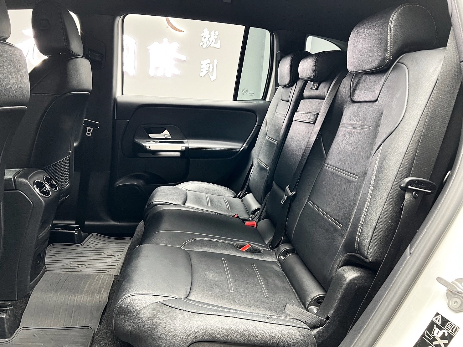 2021 Benz GLB200 七人座 雙液晶螢幕 ACC跟車 環景 新車保固 ❗️(192)【 阿龍中古車 0968-691-205】元禾國際 新北最大車庫 實車實價 認證車  第3張相片