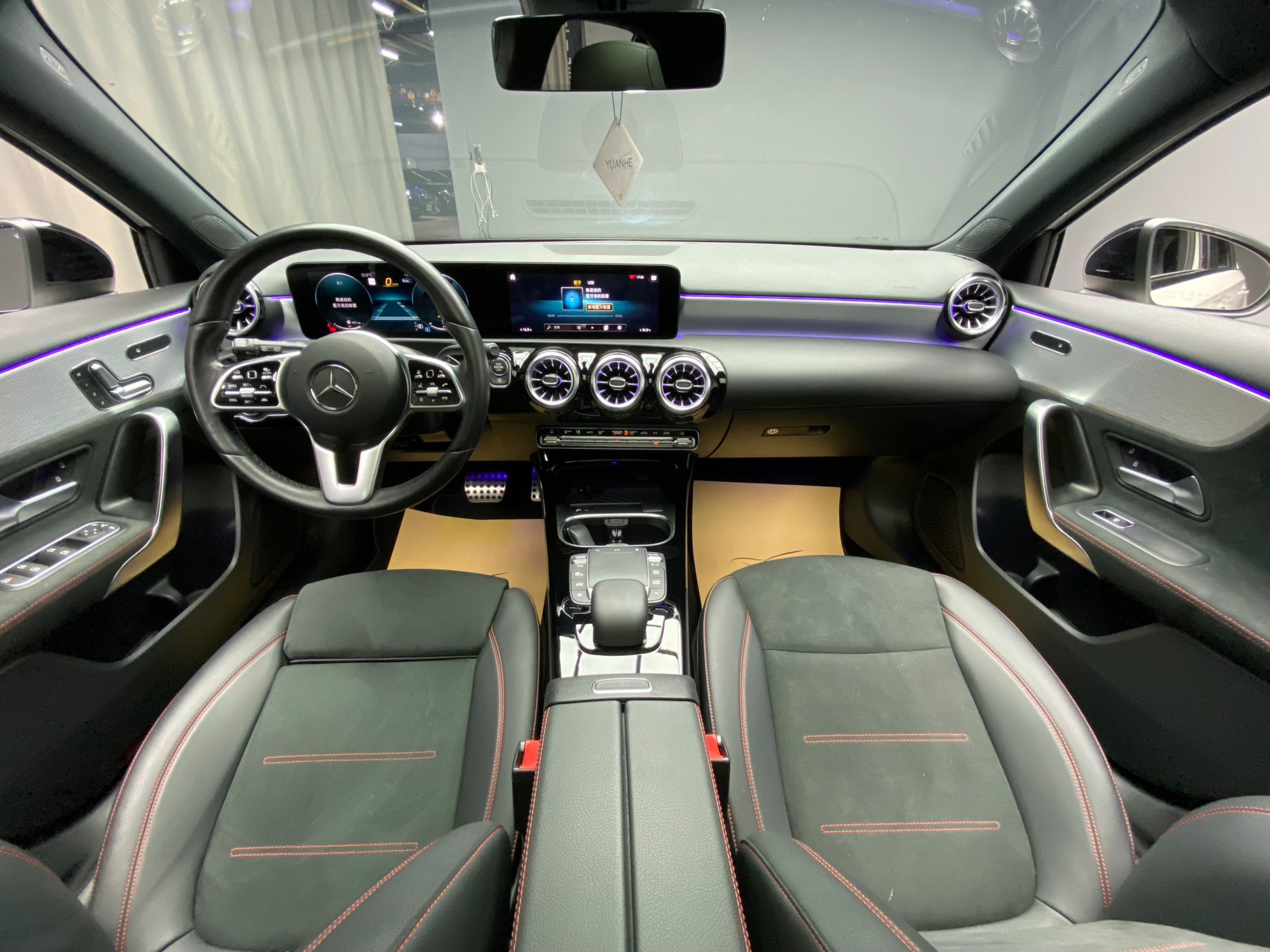 2021 A250 運動版 BENZ 四驅 掀背 AMG 外觀套件 電熱座椅 ❗️ (090)【 阿龍中古車 0968-691-205】元禾國際 新北最大車庫 實車實價 認證車  第3張相片