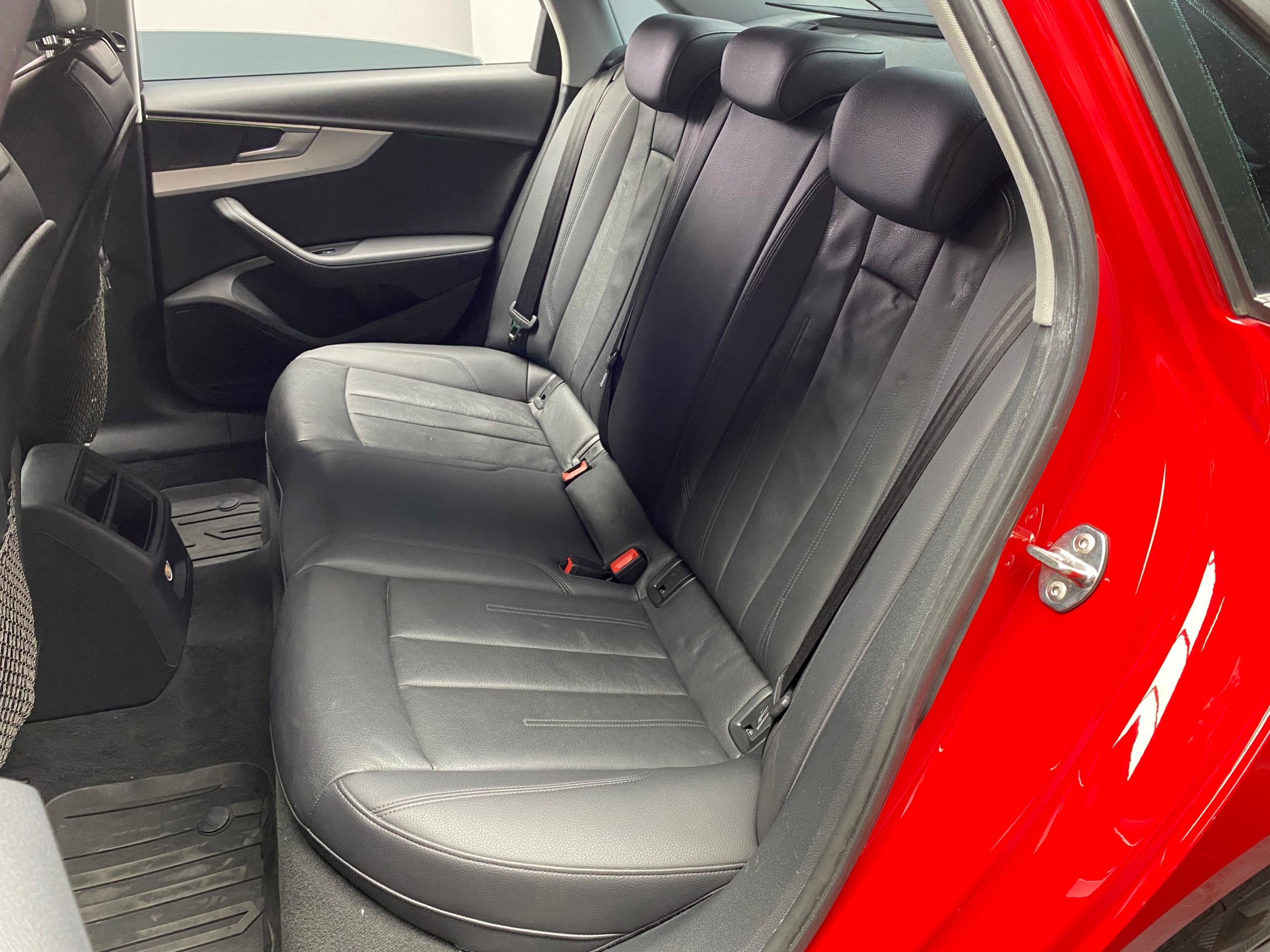 2017式 Audi A4 Luxury 數位儀表 CarPlay 氛圍燈 ❗️(233)【 阿龍中古車 0968-691-205】元禾國際 新北最大車庫 實車實價 認證車  第8張相片