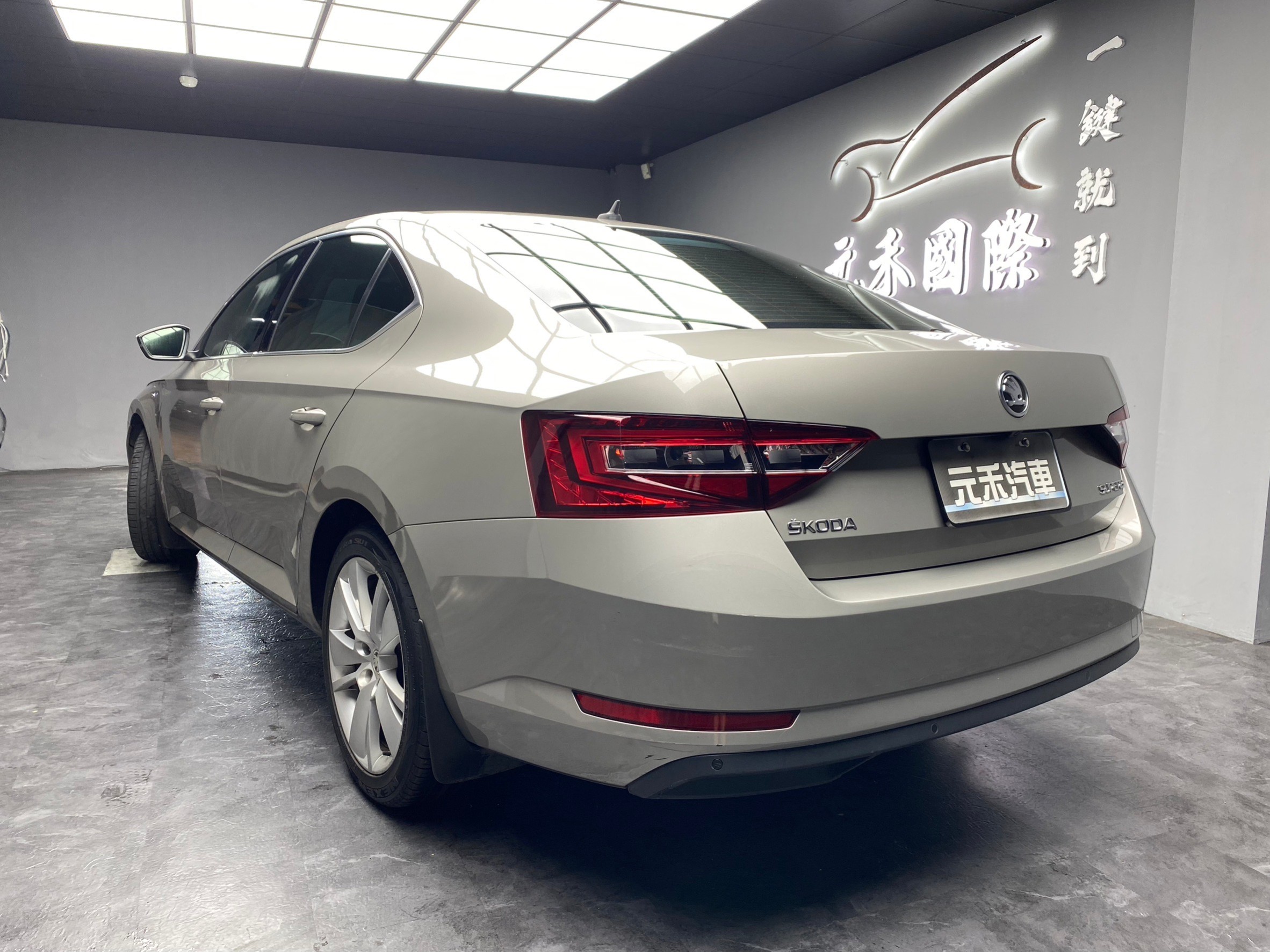 2016 SKODA Superb Sedan 1.4 TSI 菁英版 電動椅 電尾門 CarPlay ❗️(009)【 阿龍中古車 0968-691-205】元禾國際 新北最大車庫 實車實價 認證車  第9張相片