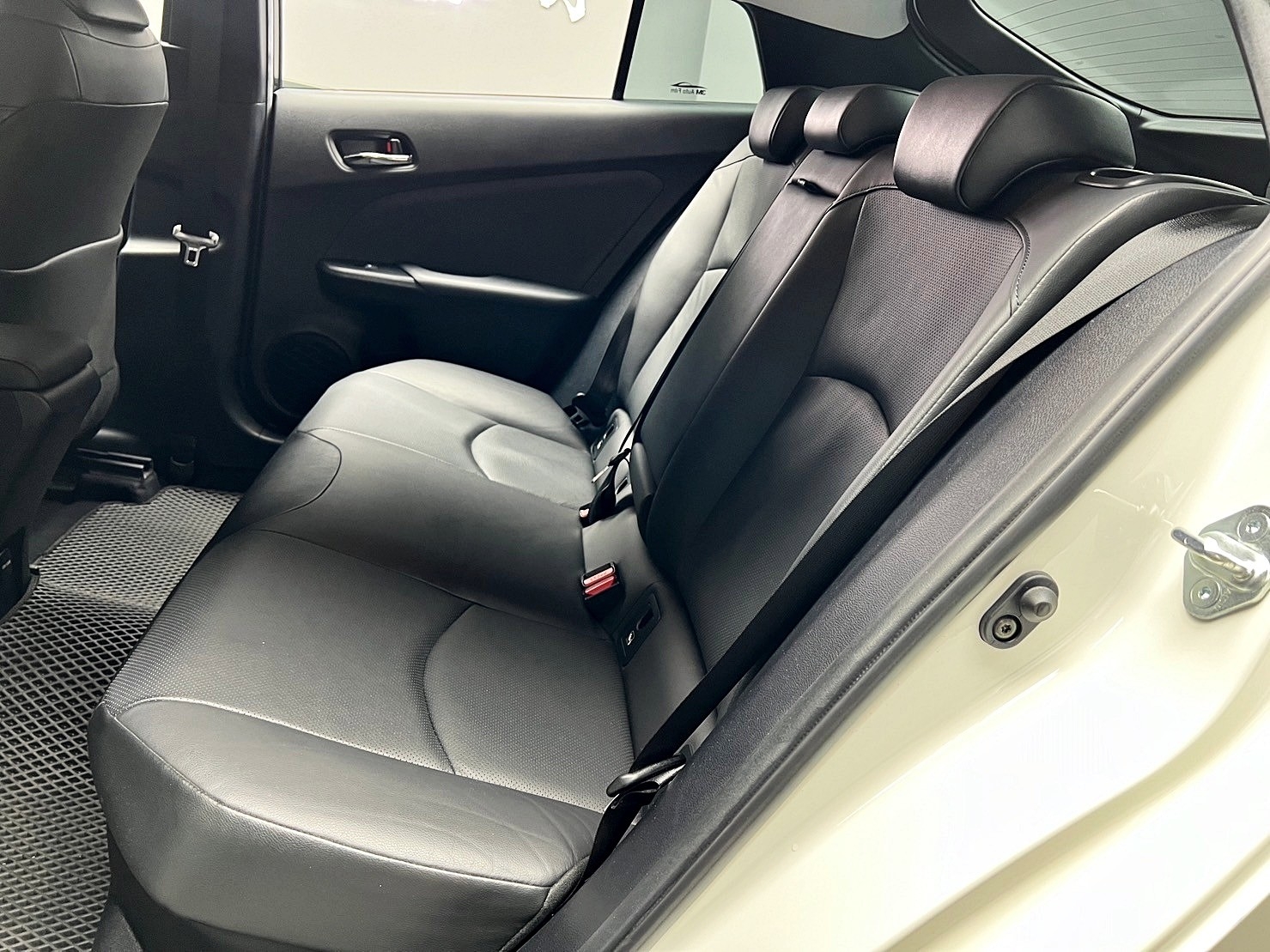 2017式 Prius 跟車 電熱椅 JBL音響 Toyota 最節能 油電 ❗️(198)【 阿龍中古車 0968-691-205】元禾國際 新北最大車庫 實車實價 認證車  第2張相片