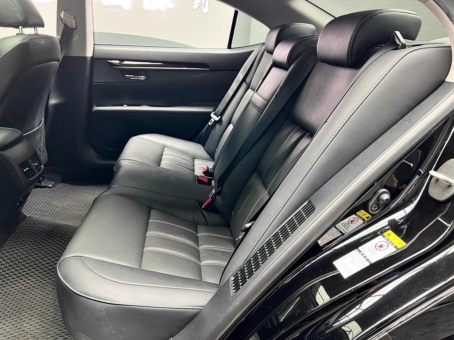 2016式 ES300h 豪華版 第六代改款 ACC跟車 天窗 超高CP值 ❗️(239)【 阿龍中古車 0968-691-205】元禾國際 新北最大車庫 實車實價 認證車  第2張相片