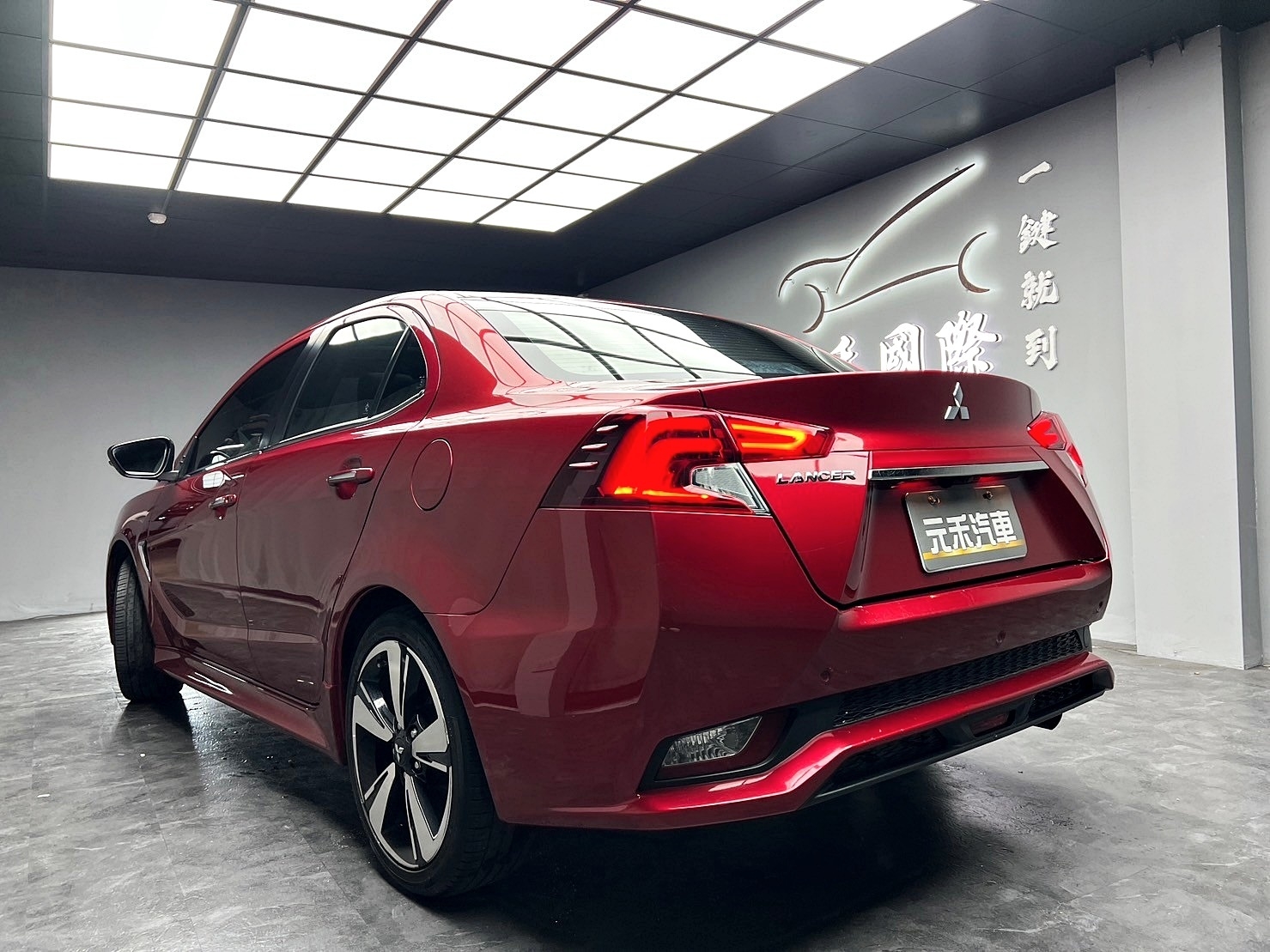 2017 Grand Lancer 天窗 旗艦型 18吋鋁圈 便宜 好開 代步車 ❗️(156)【 阿龍中古車 0968-691-205】元禾國際 新北最大車庫 實車實價 認證車  第9張相片