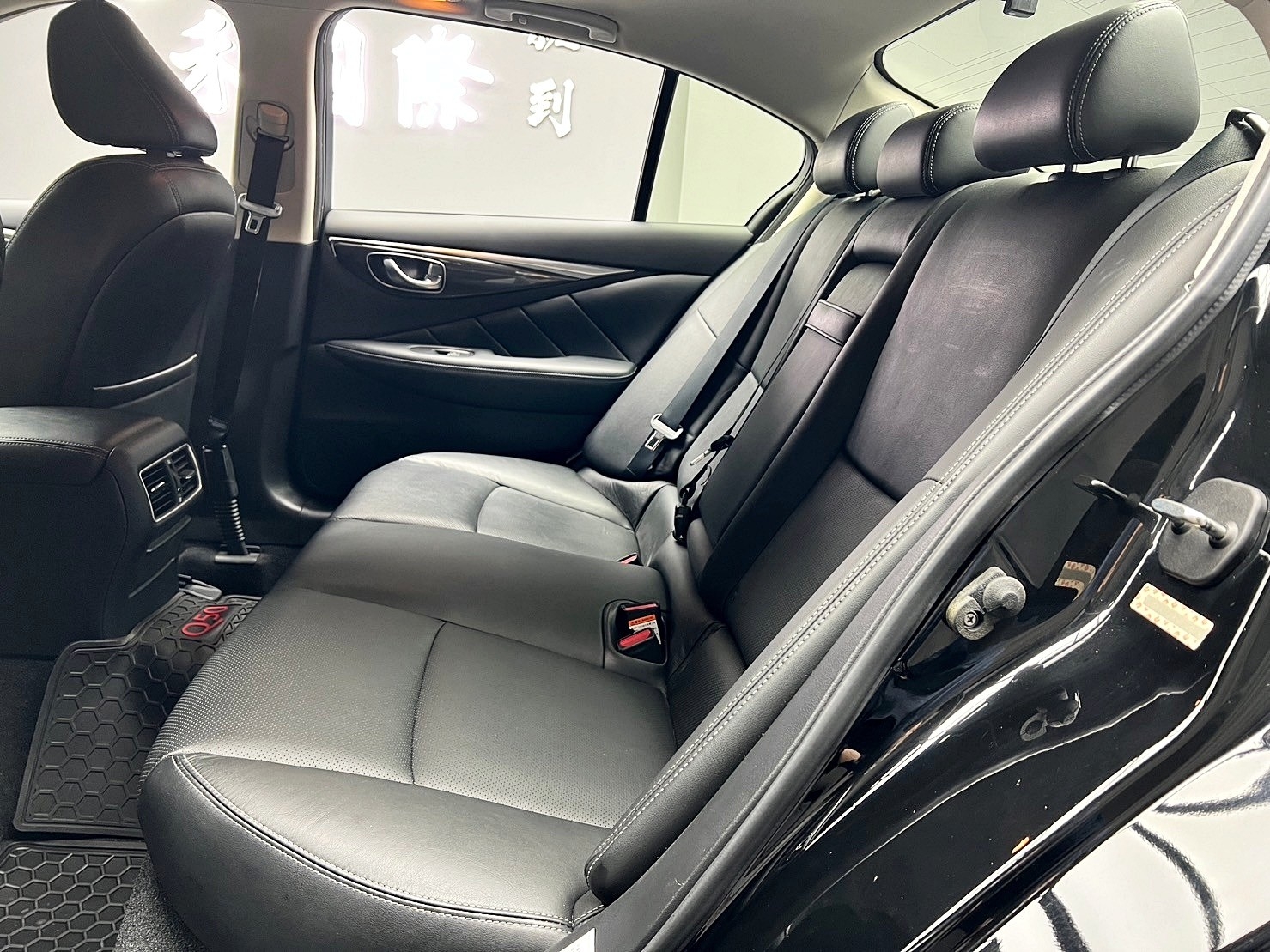 2018式 Infiniti Q50 豪華款 安卓機 前後保桿小改 ❗️(125)【 阿龍中古車 0968-691-205】元禾國際 新北最大車庫 實車實價 認證車  第3張相片