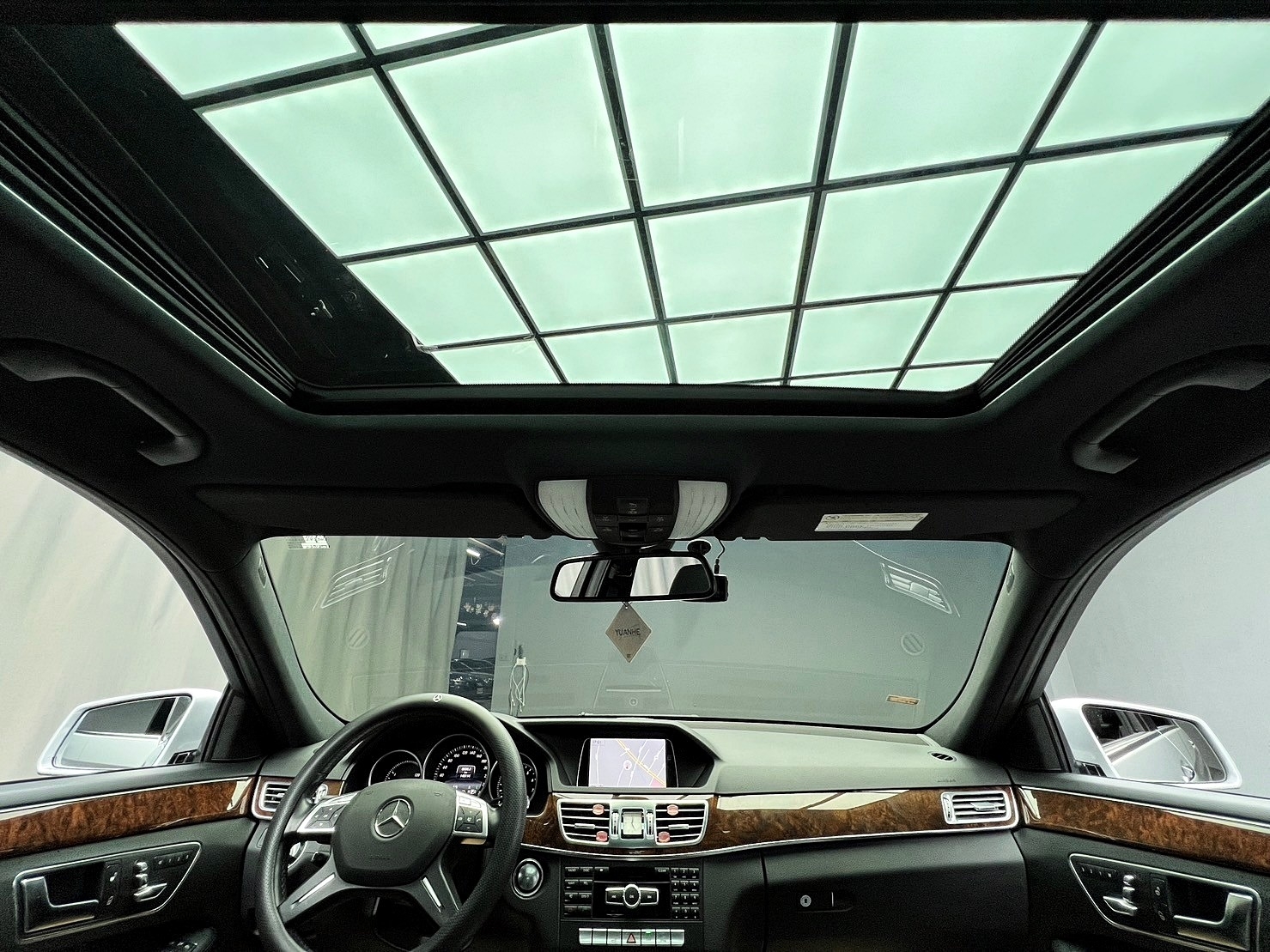 2013 W212 E250 Elegance 小改款外觀 電動記憶座椅 ❗️(010)【 阿龍中古車 0968-691-205】元禾國際 新北最大車庫 實車實價 認證車  第4張相片
