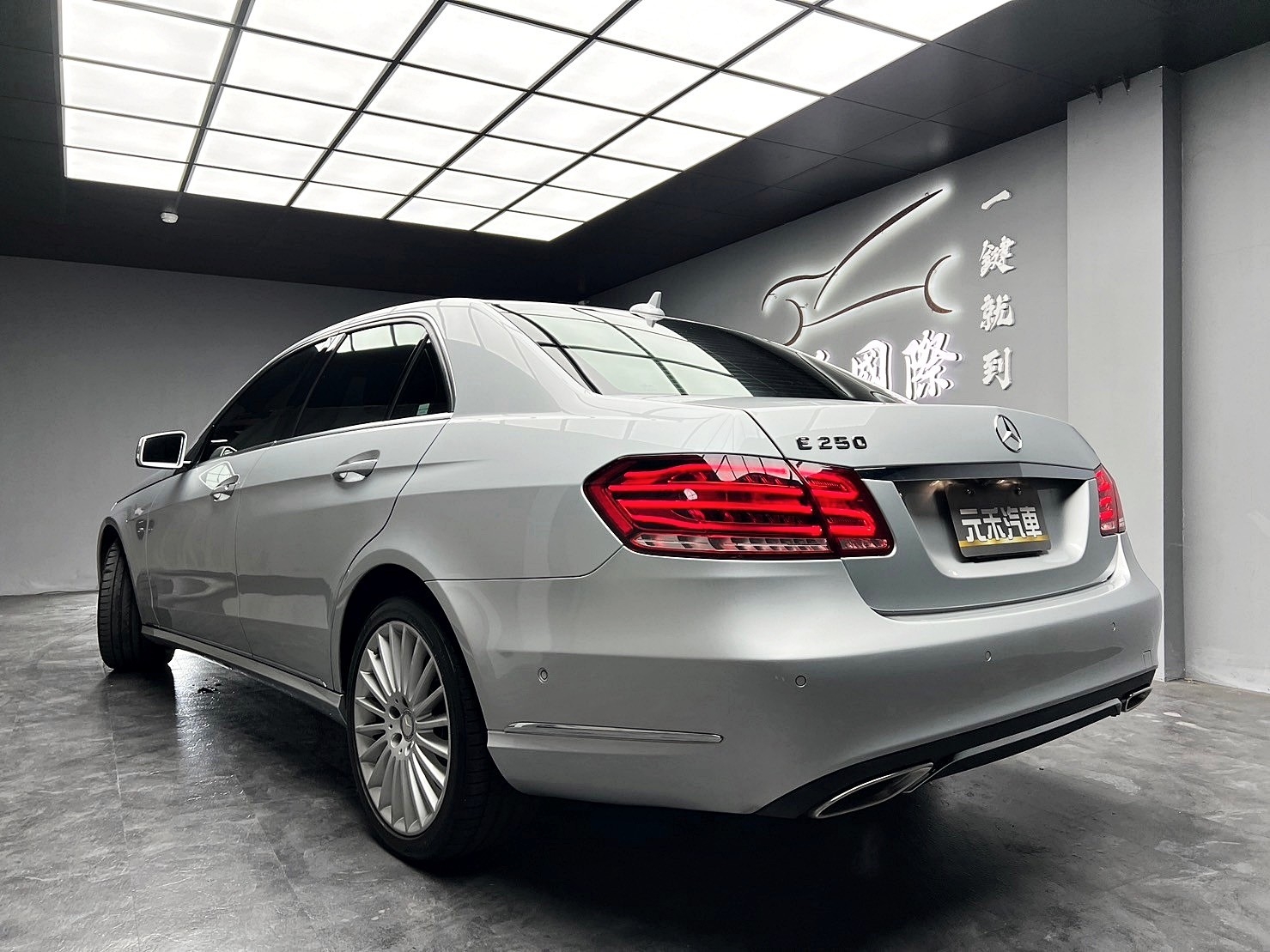2013 W212 E250 Elegance 小改款外觀 電動記憶座椅 ❗️(010)【 阿龍中古車 0968-691-205】元禾國際 新北最大車庫 實車實價 認證車  第6張相片
