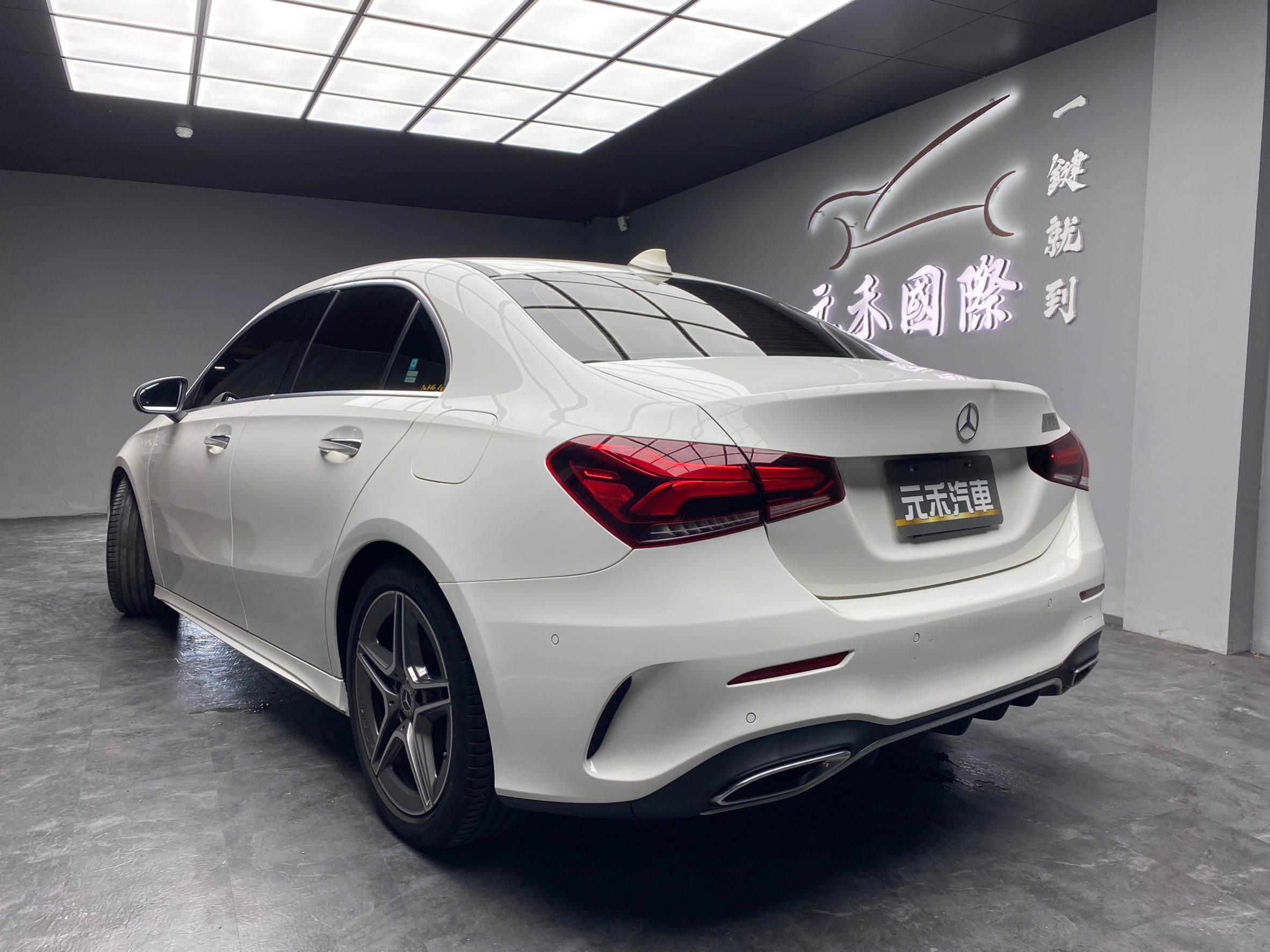 2021 A180 AMG 外觀套件 跟車 盲點 新車保固 賓士 ❗️(228)【 阿龍中古車 0968-691-205】元禾國際 新北最大車庫 實車實價 認證車  第2張相片