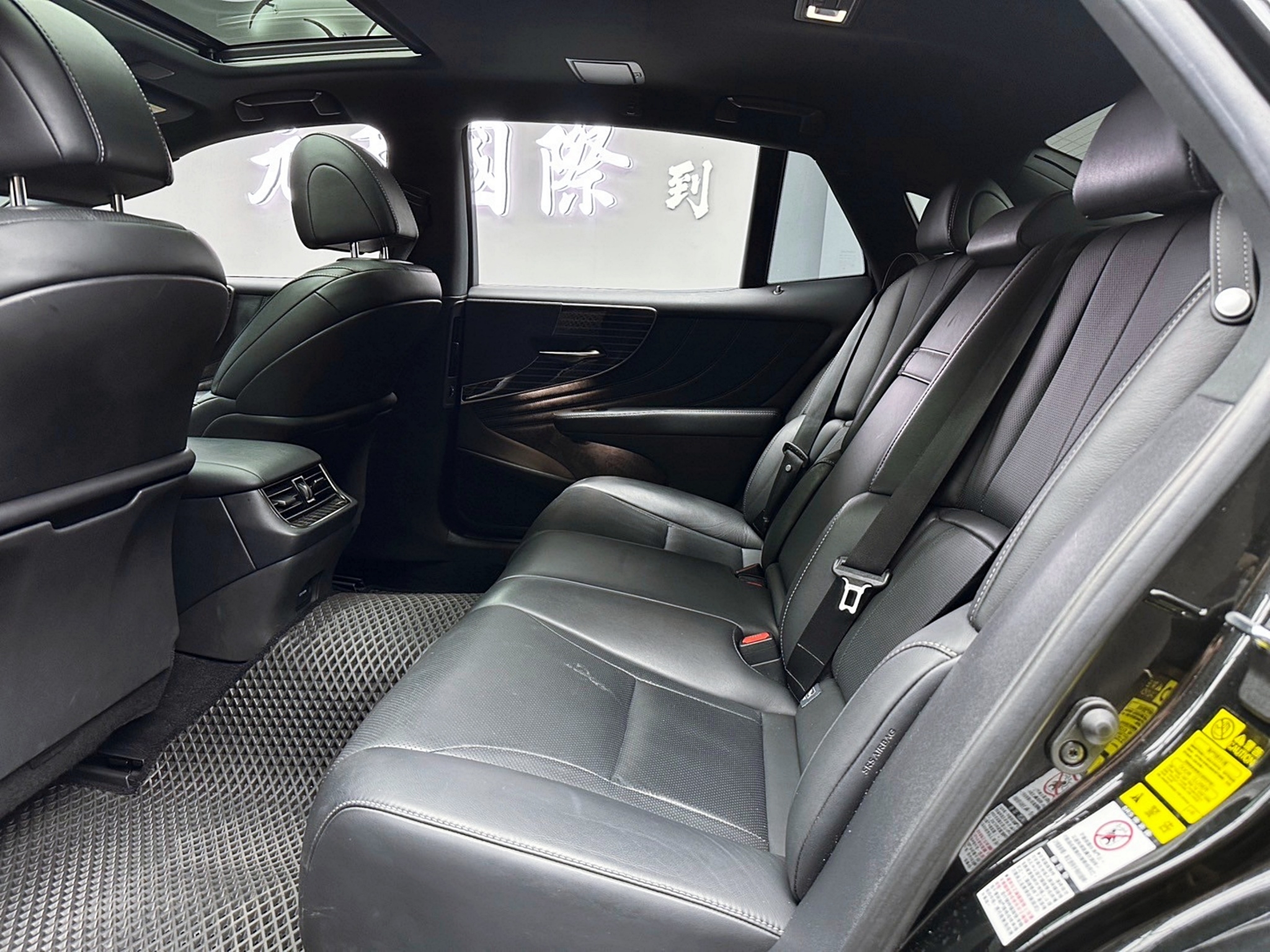 2018 LS350 豪華版 五代大改款 超高CP值 總裁坐駕 ❗️(223)【 元禾國際 阿龍店長 0968-691-205】元禾國際 新北最大車庫 實車實價 認證車  第4張相片