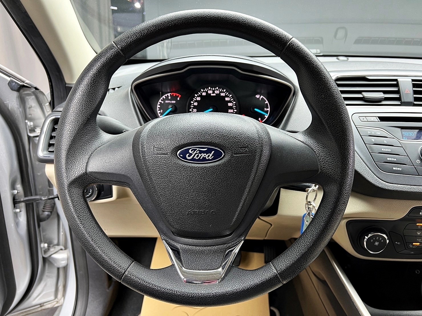 2018 FORD Escort 雅緻型 便宜好入手 超值代步房車❗️(130)【 元禾國際 阿龍店長 0968-691-205】元禾國際 新北最大車庫 實車實價 認證車  第8張相片