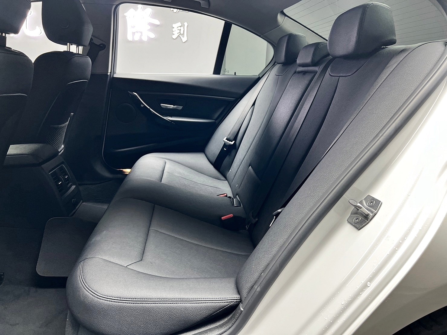 2018式 F30 BMW 318i 5AS 駕駛輔助 高CP值漂亮車 ❗️(024)【 元禾國際 阿龍店長 0968-691-205】元禾國際 新北最大車庫 實車實價 認證車  第4張相片